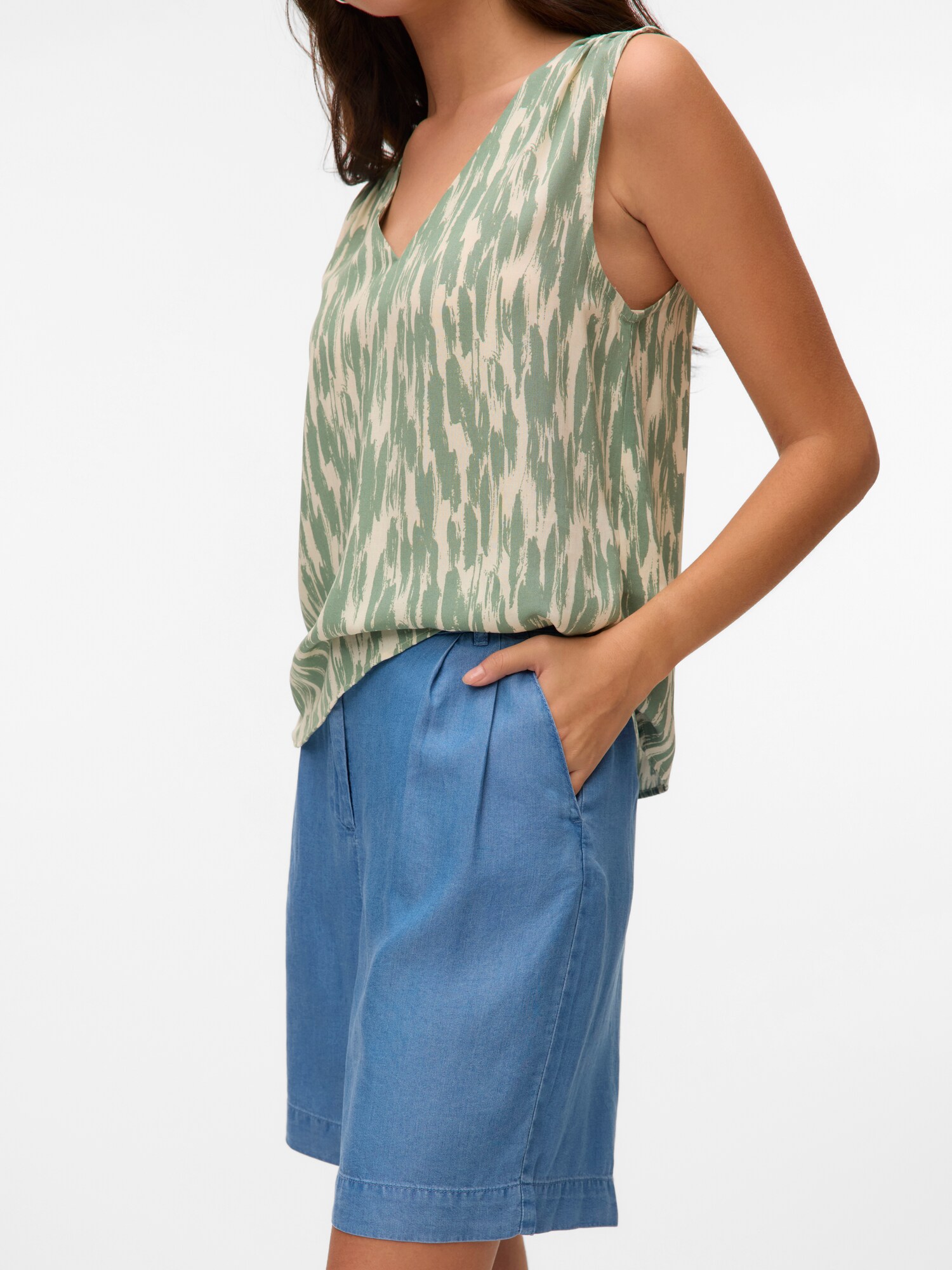VERO MODA Plisované nohavice 'VMFLEUR' modrá denim (obrázok 6)