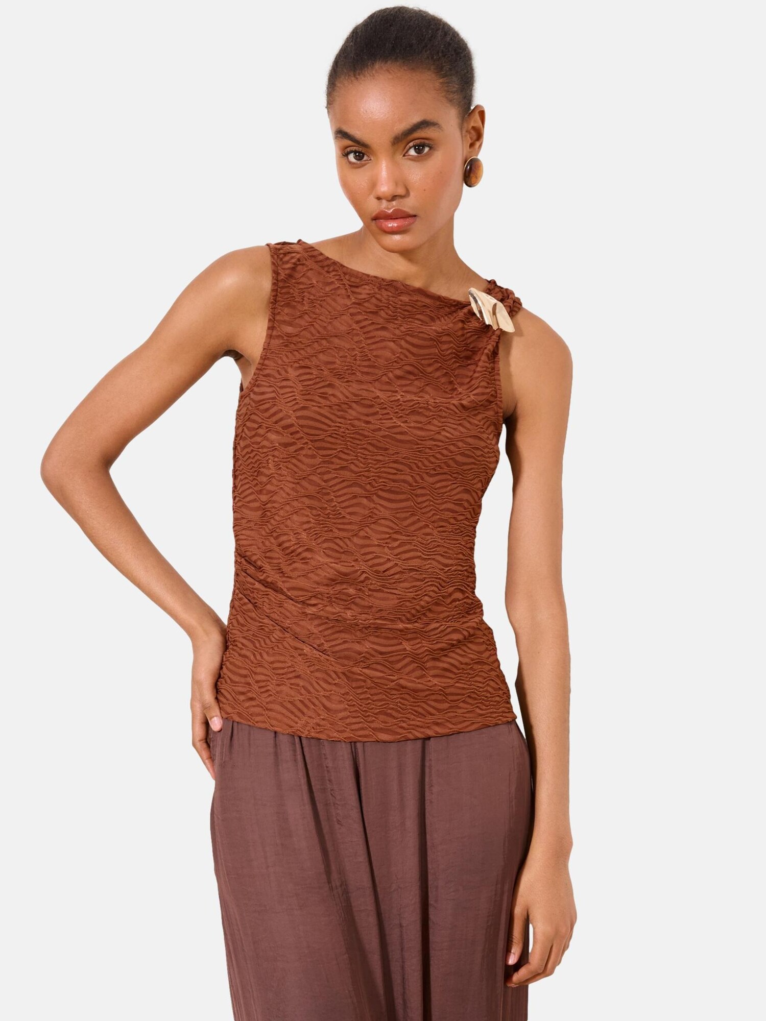 Lipsy: confortabil articol – pentru orice outfit