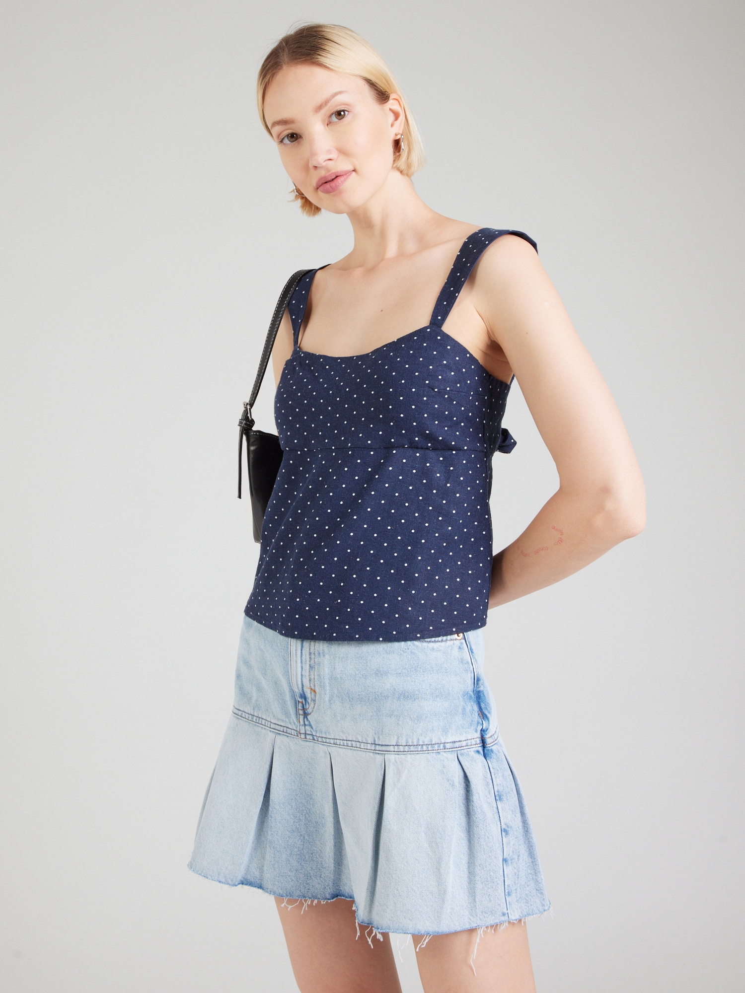 HOLLISTER Top tengerészkék / fehér termék 2. képe