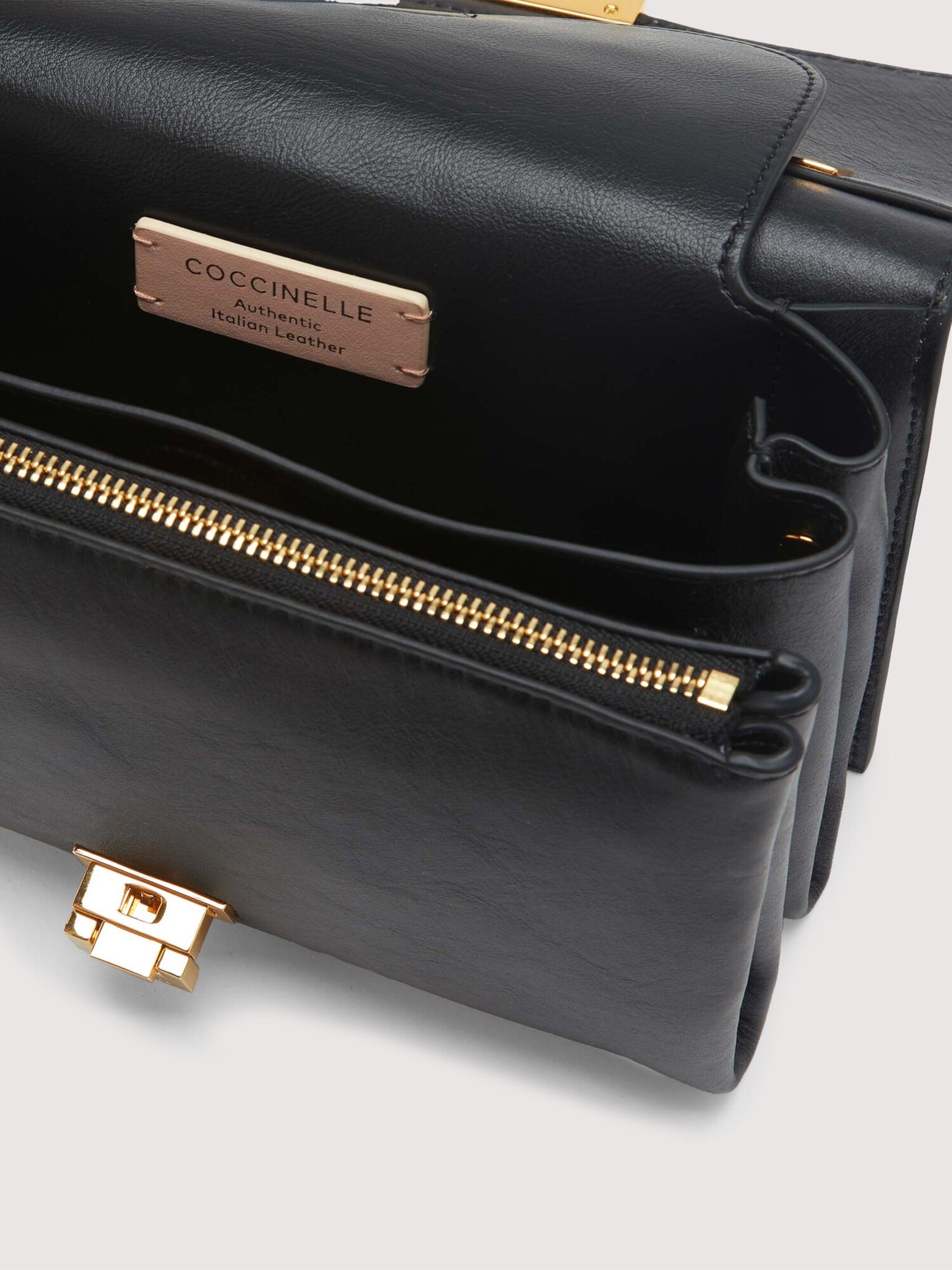 Coccinelle Bolso de mano 'ARLETTIS 2' negro – imagen 2