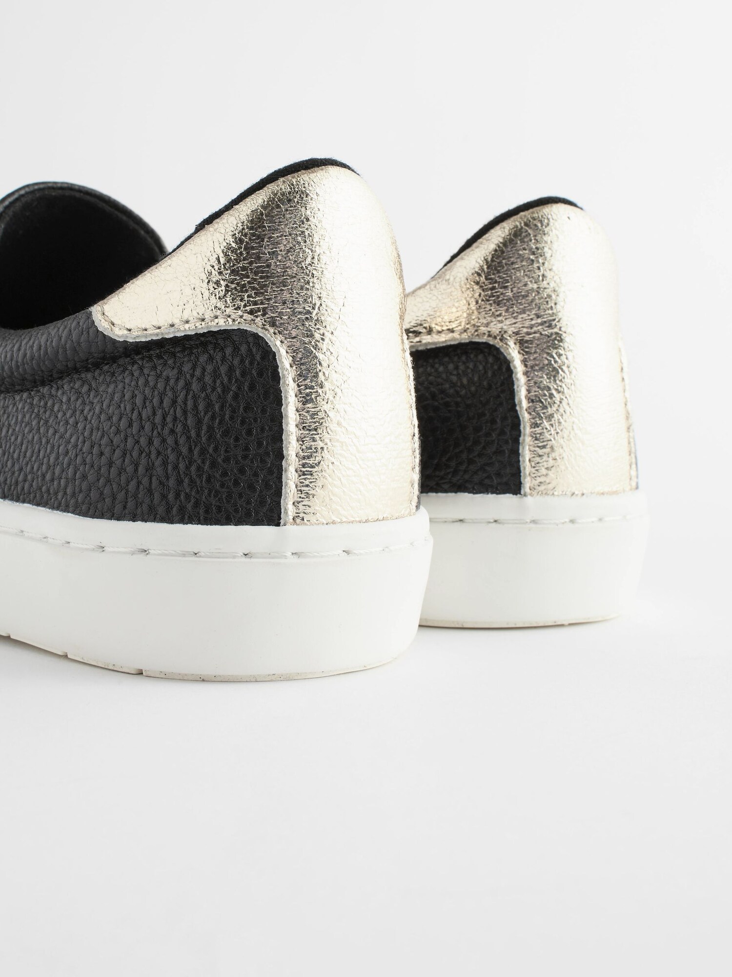 Thumbnail - Next Sneaker