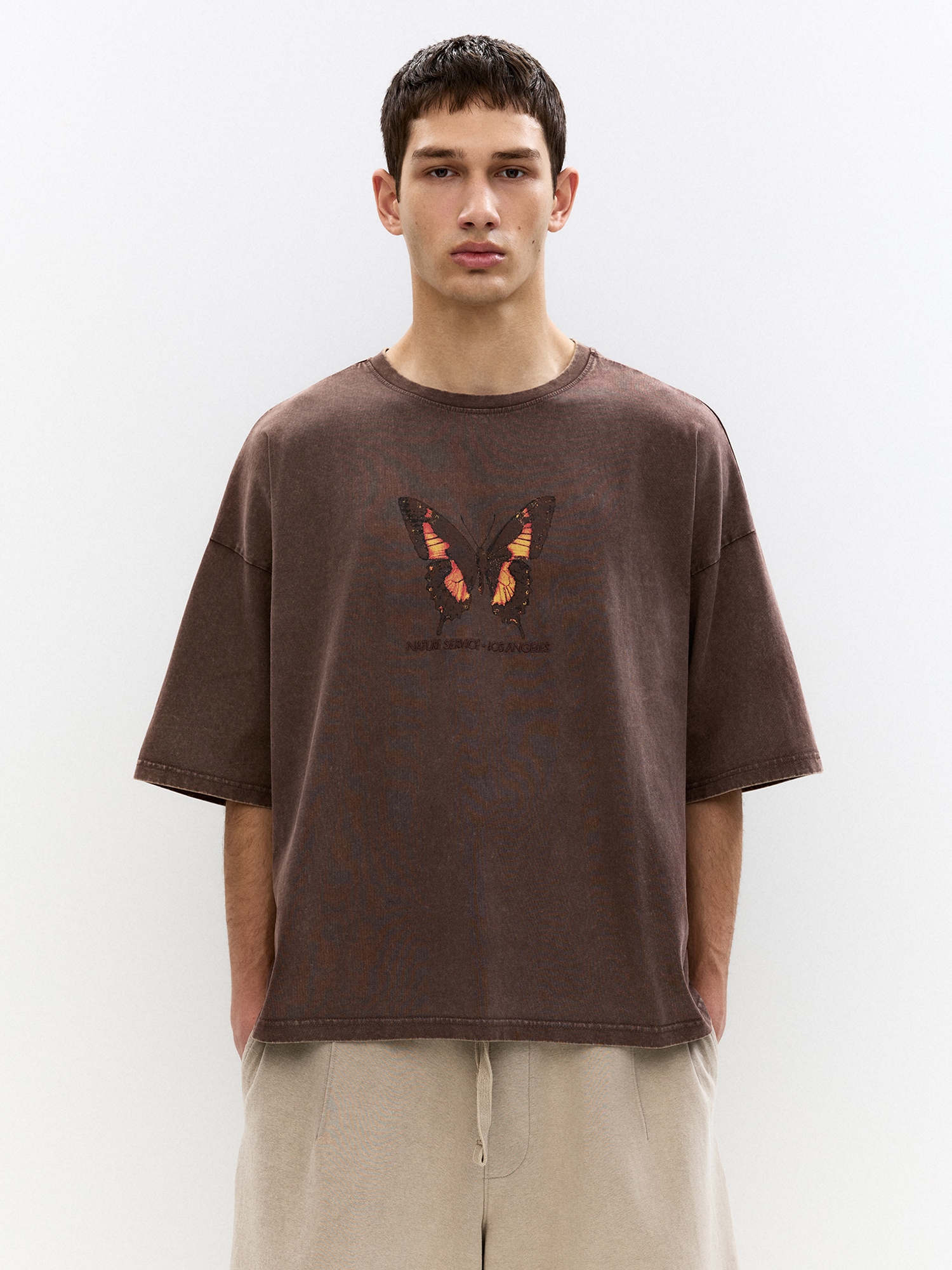Pull&Bear Póló 'MARIPOSA'  barna / csokoládé / narancs / narancsvörös termék 2. képe