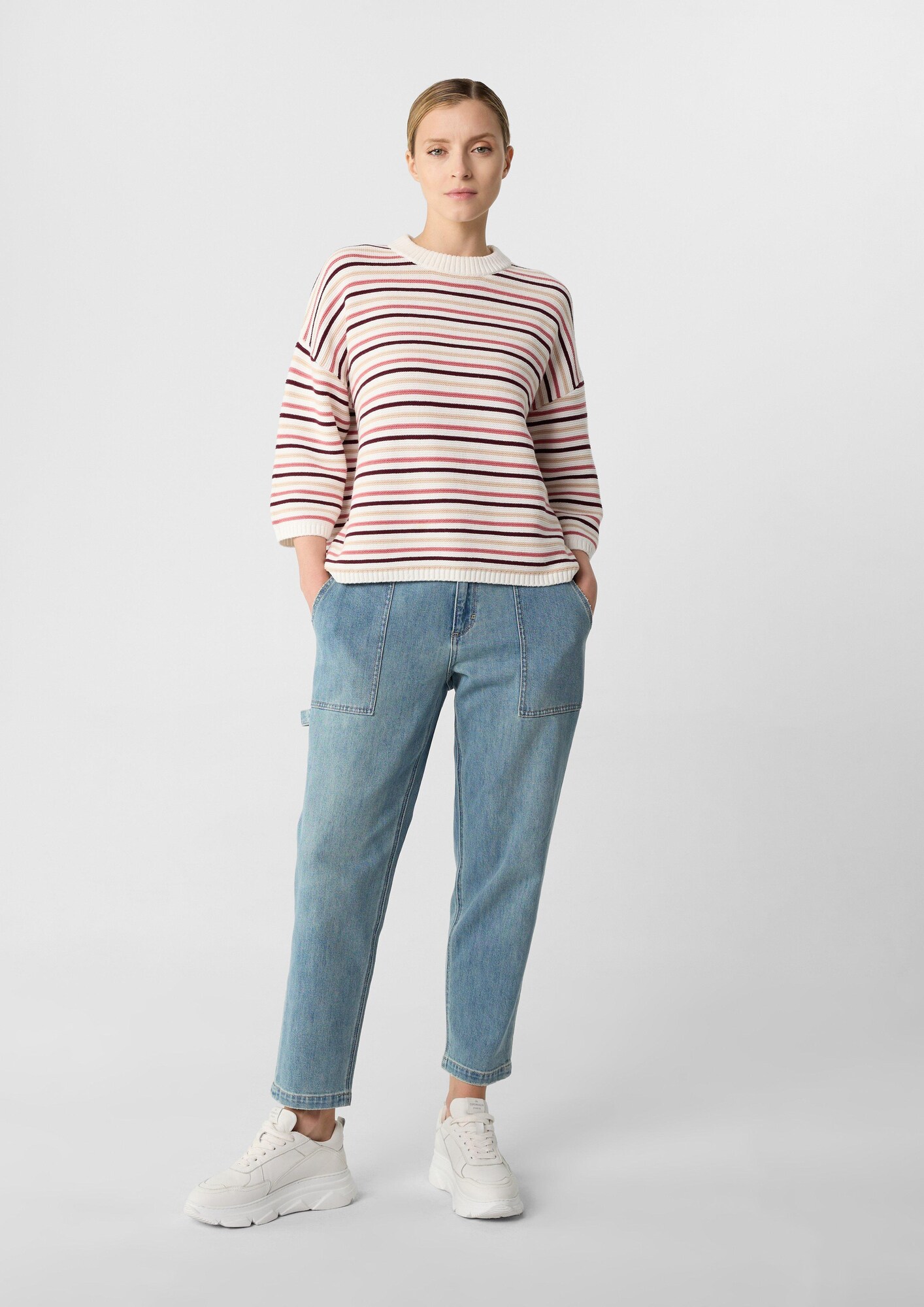 Thumbnail - comma casual identity Pullover