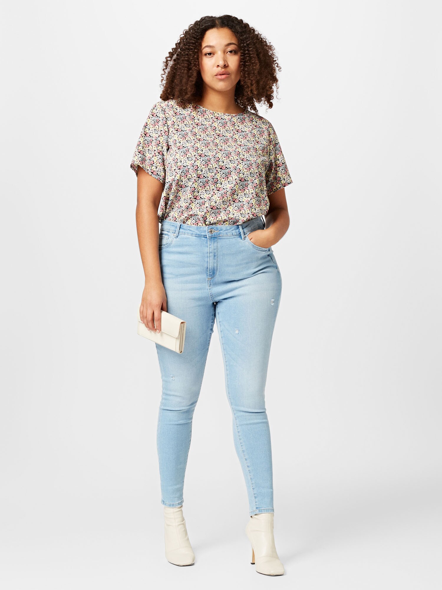Vero Moda Curve Džínsy 'Phia' modrá denim (obrázok 4)
