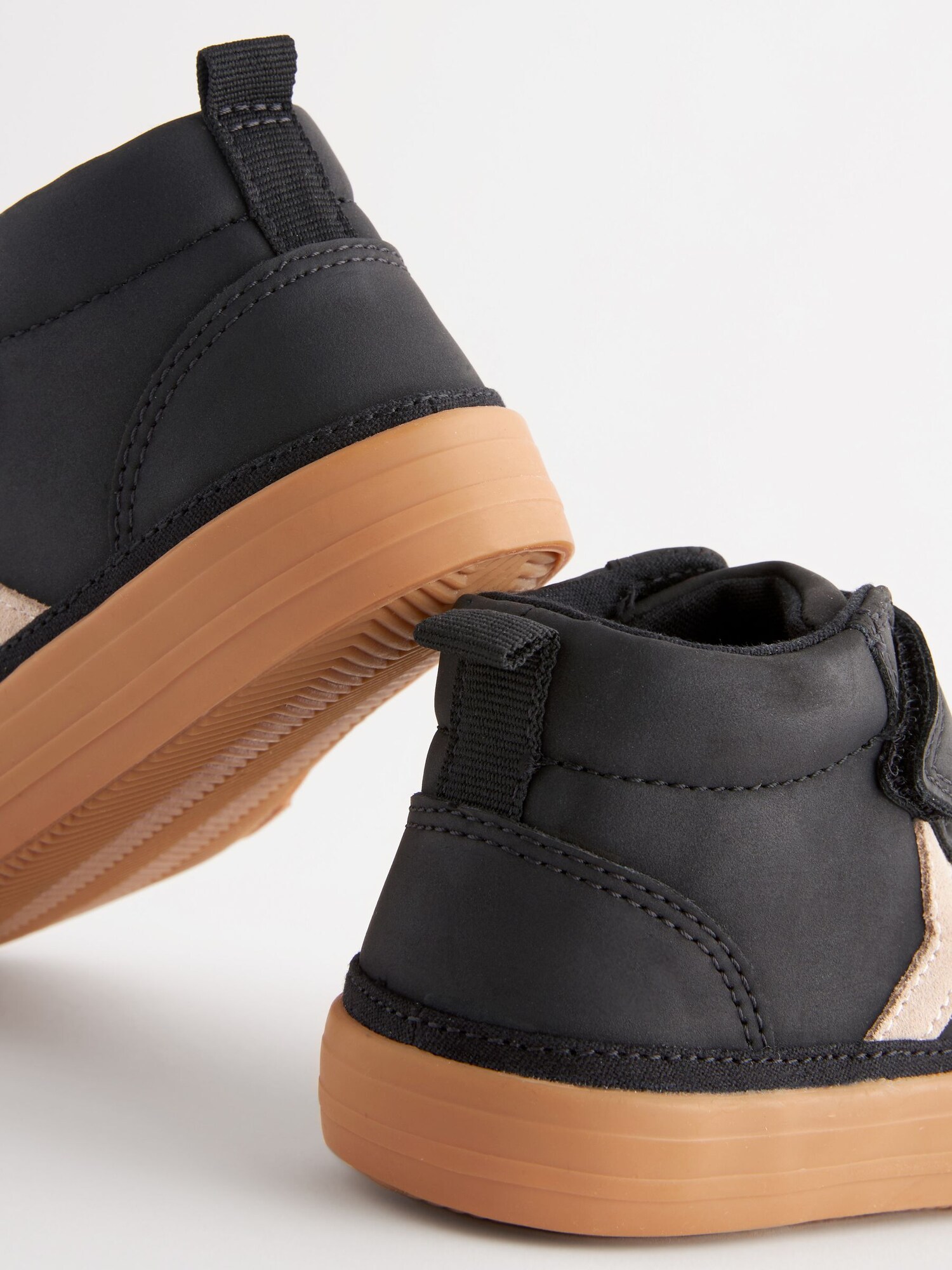 Thumbnail - Next Sneaker