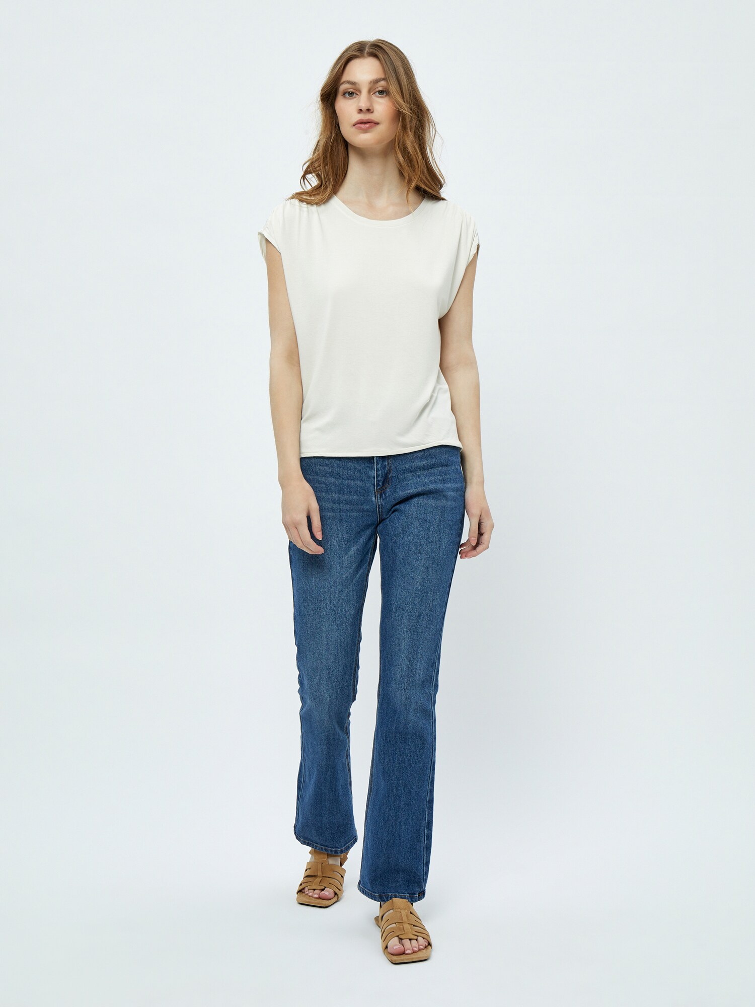 Thumbnail - Peppercorn T-Shirt Rosalinda