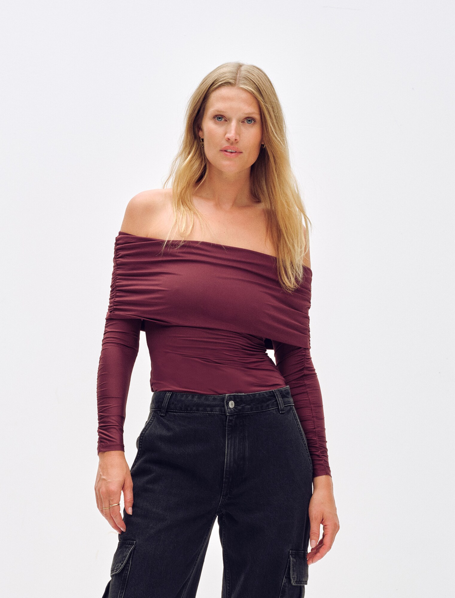 ABOUT YOU x Toni Garrn Póló 'Kiara'  burgundi vörös termék 2. képe