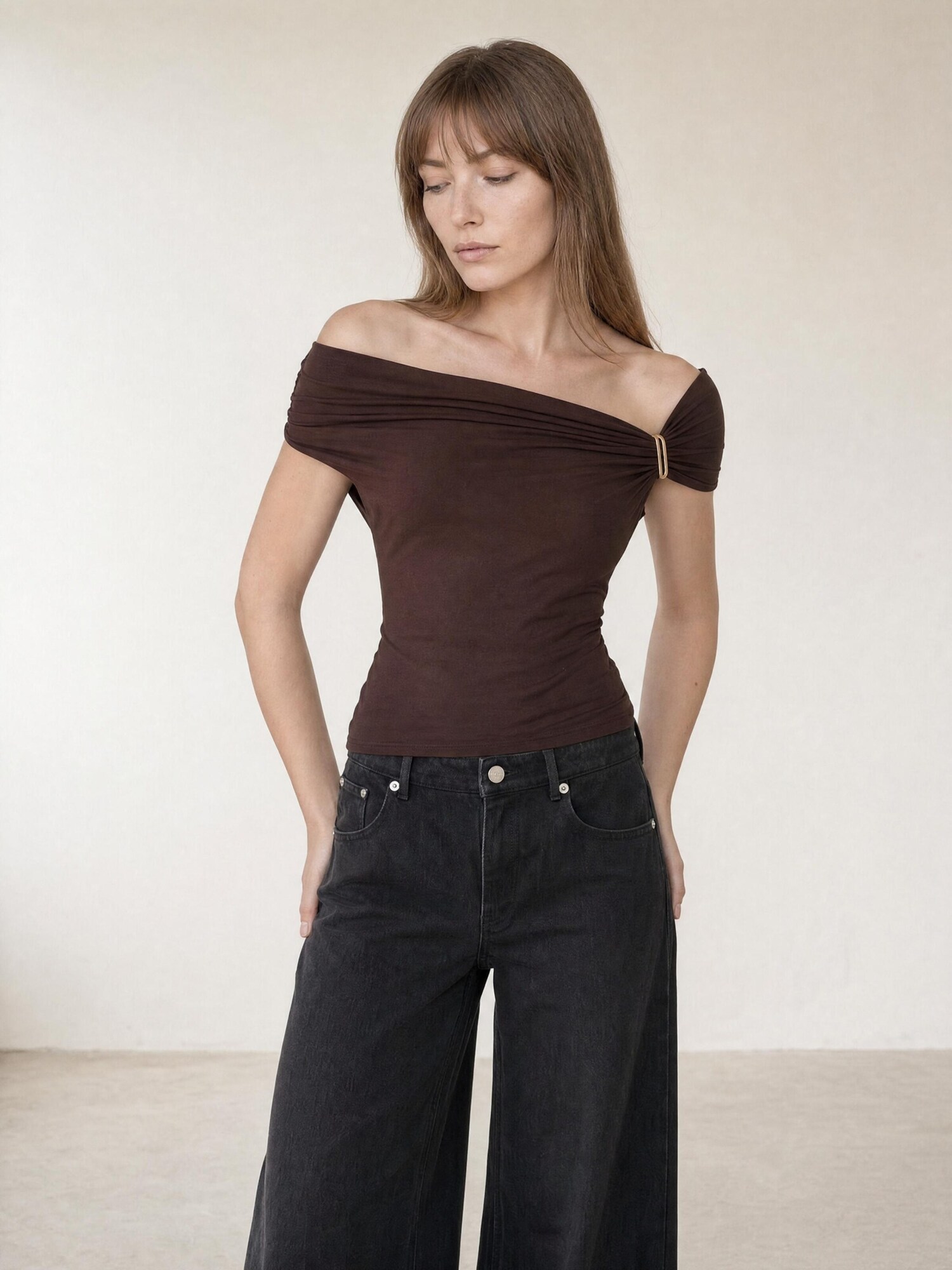 ARMIE Top 'The Julia Broche Slim-Fit Top' smeđa