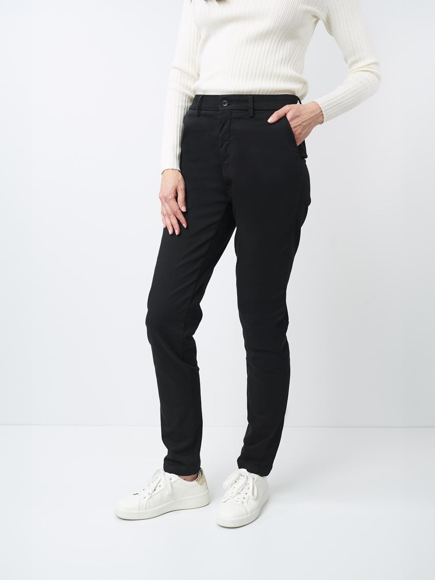 W. Wegener Pantaloni chino 'Chiva 8500' nero