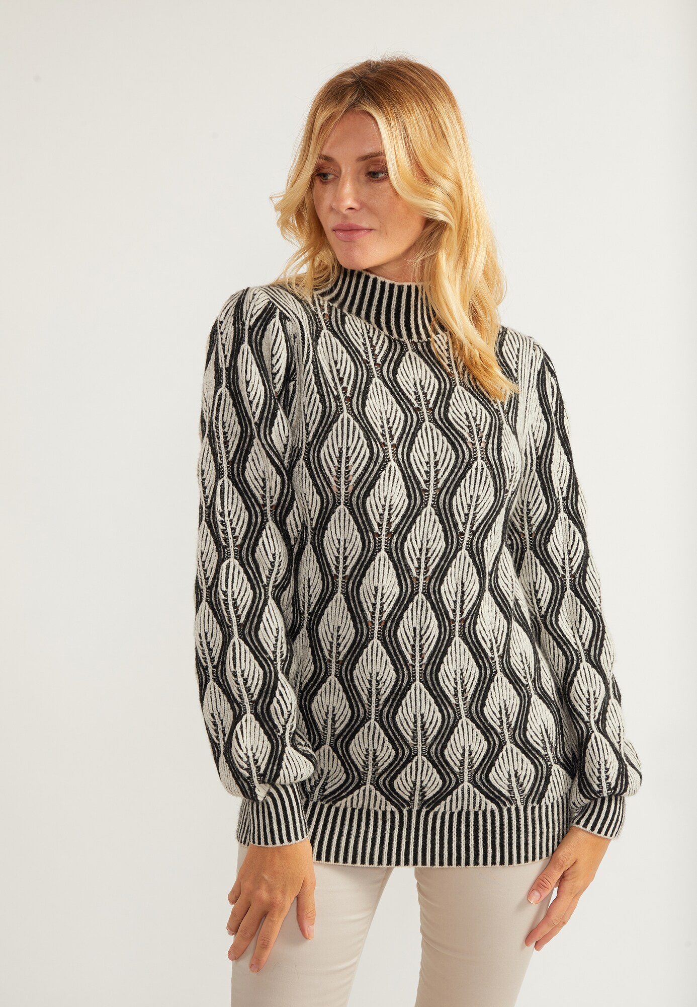 Thumbnail - Usha Pullover