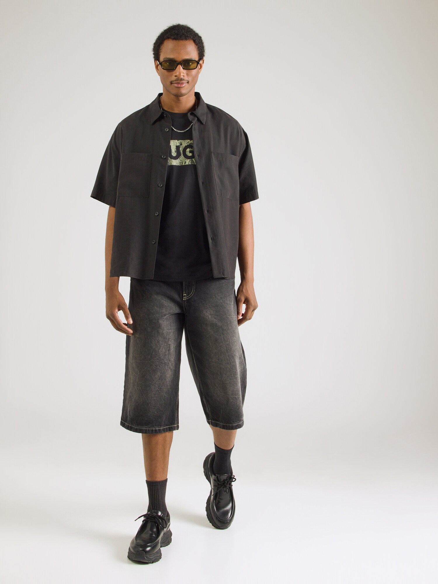 HUGO Camiseta 'Nerpient'  oliva / negro – imagen 8