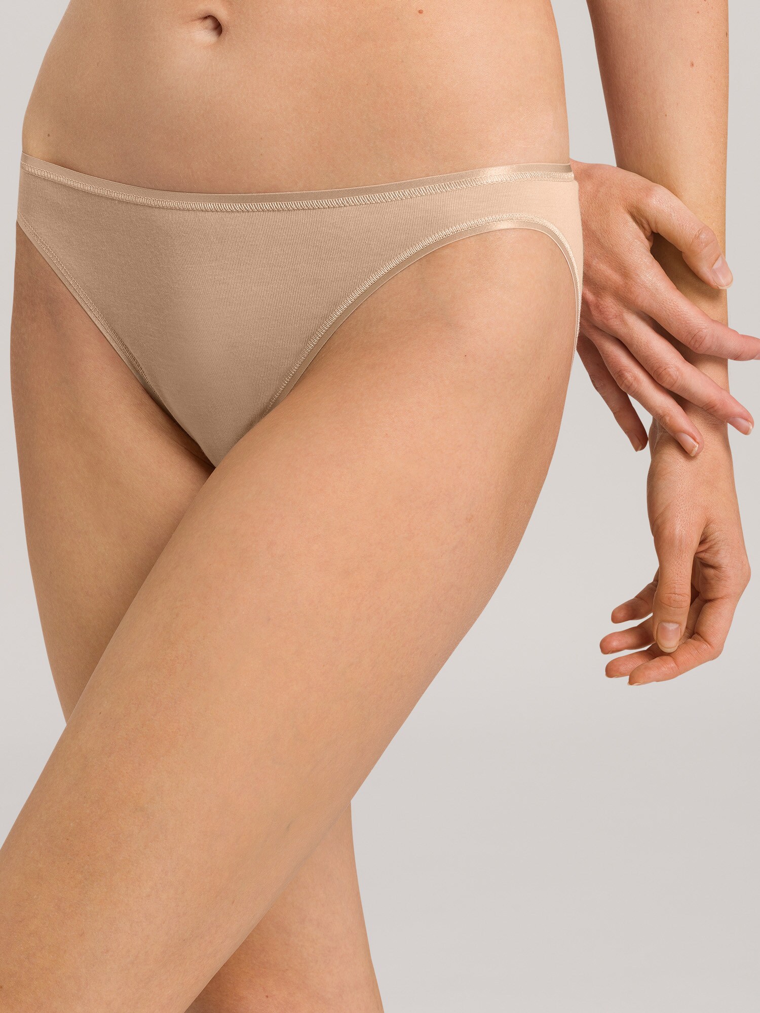 Thumbnail - Hanro Mini Slip Cotton Seamless