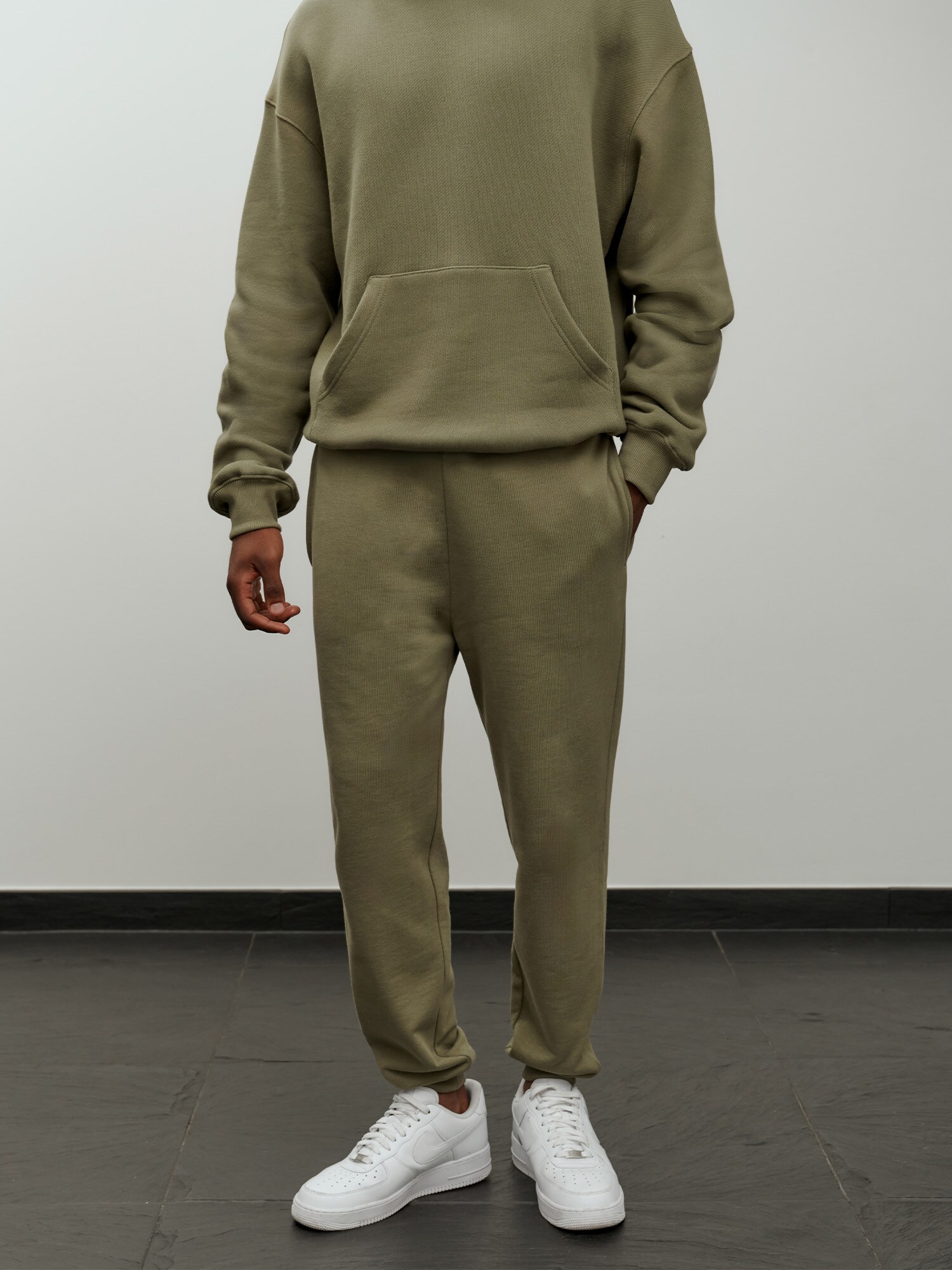 DAN FOX APPAREL Nadrág 'Essential'  olíva termék 2. képe