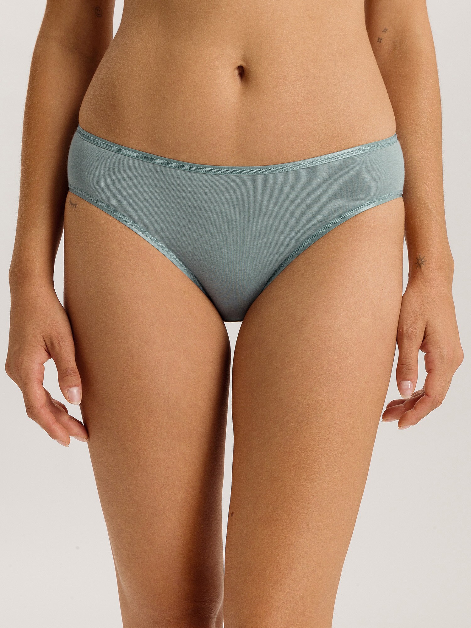Thumbnail - Hanro Midi Slip Cotton Seamless