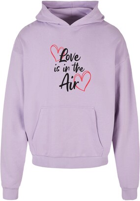 Merchcode Sweatshirt ‘Valentines Day – Love is in the Air’ Lavendel / Magenta / Zwart