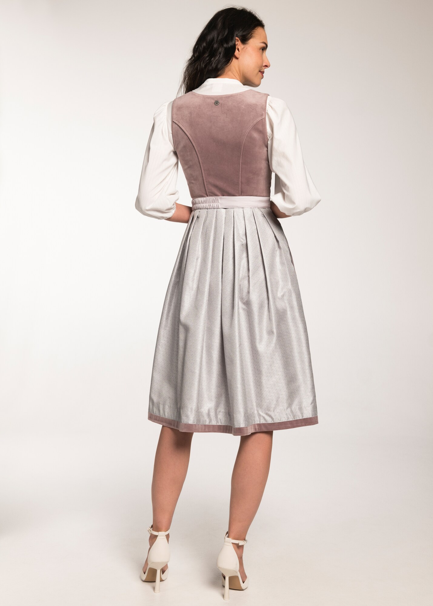 Thumbnail - Dirndl in Midilänge und Samt