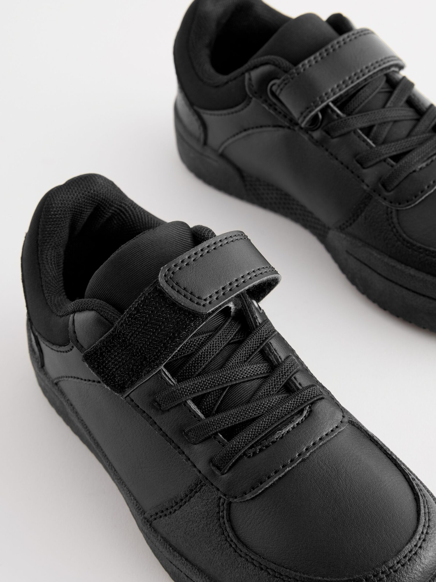 Thumbnail - Next Sneaker