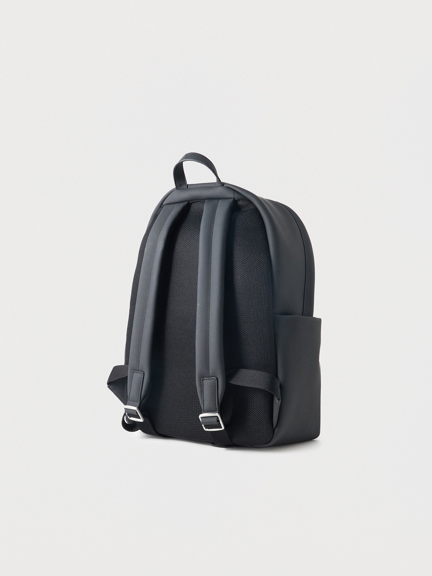 Karl Lagerfeld Batoh 'ESSENTIAL'  čierna / biela (obrázok 4)