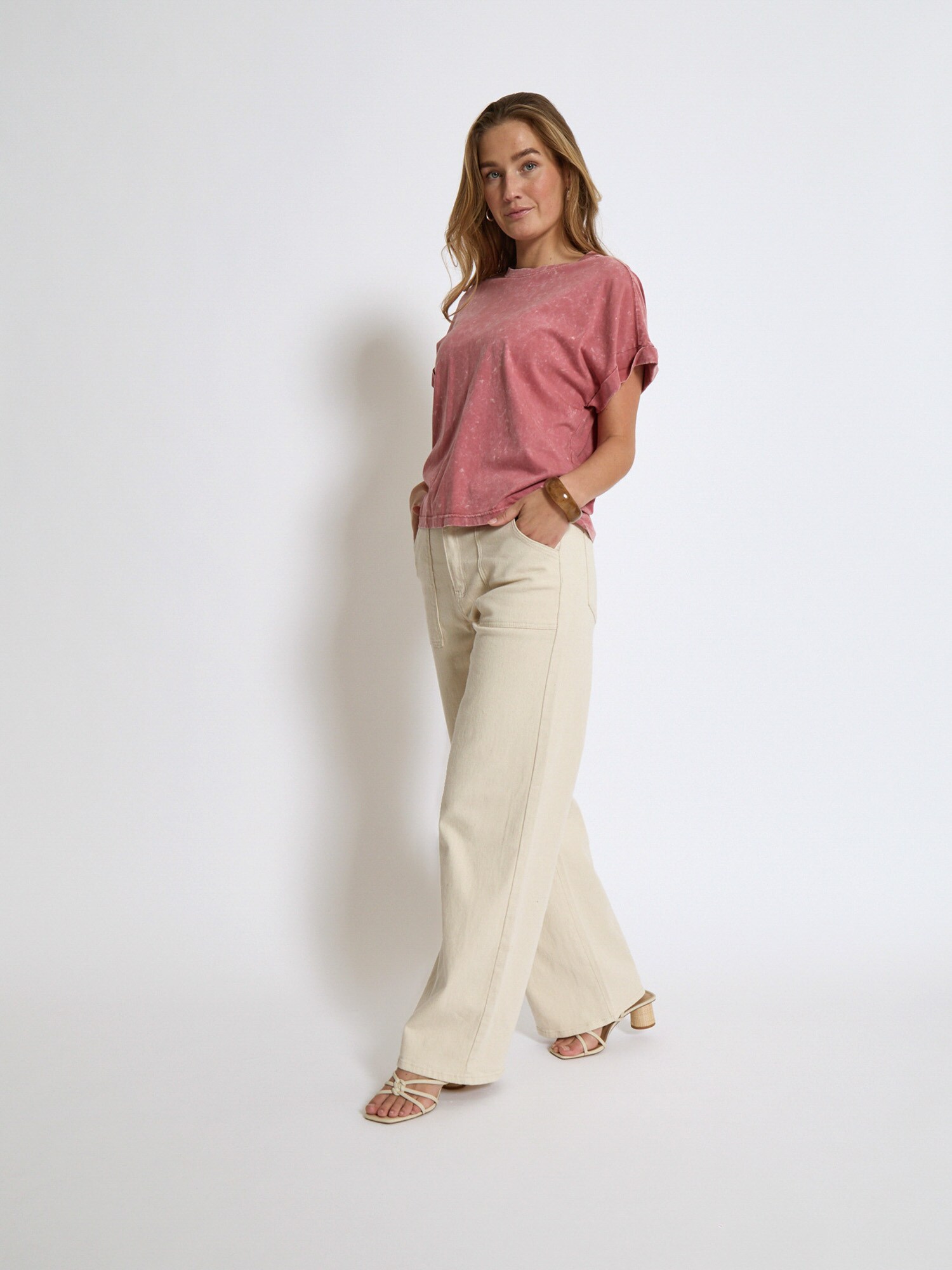 Thumbnail - Peppercorn T-Shirt Giona