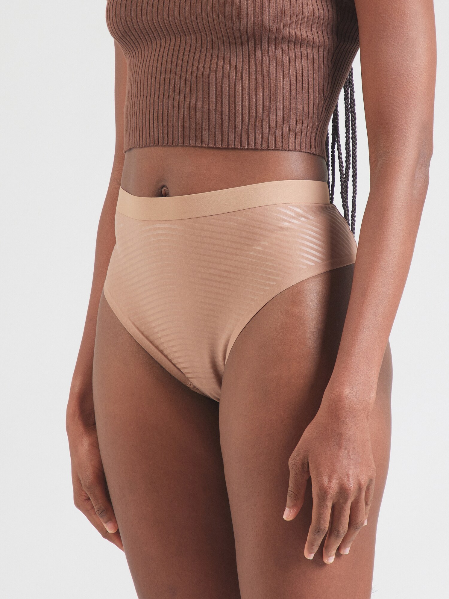 SPANX Alakformáló body  cappuccinobarna termék 2. képe