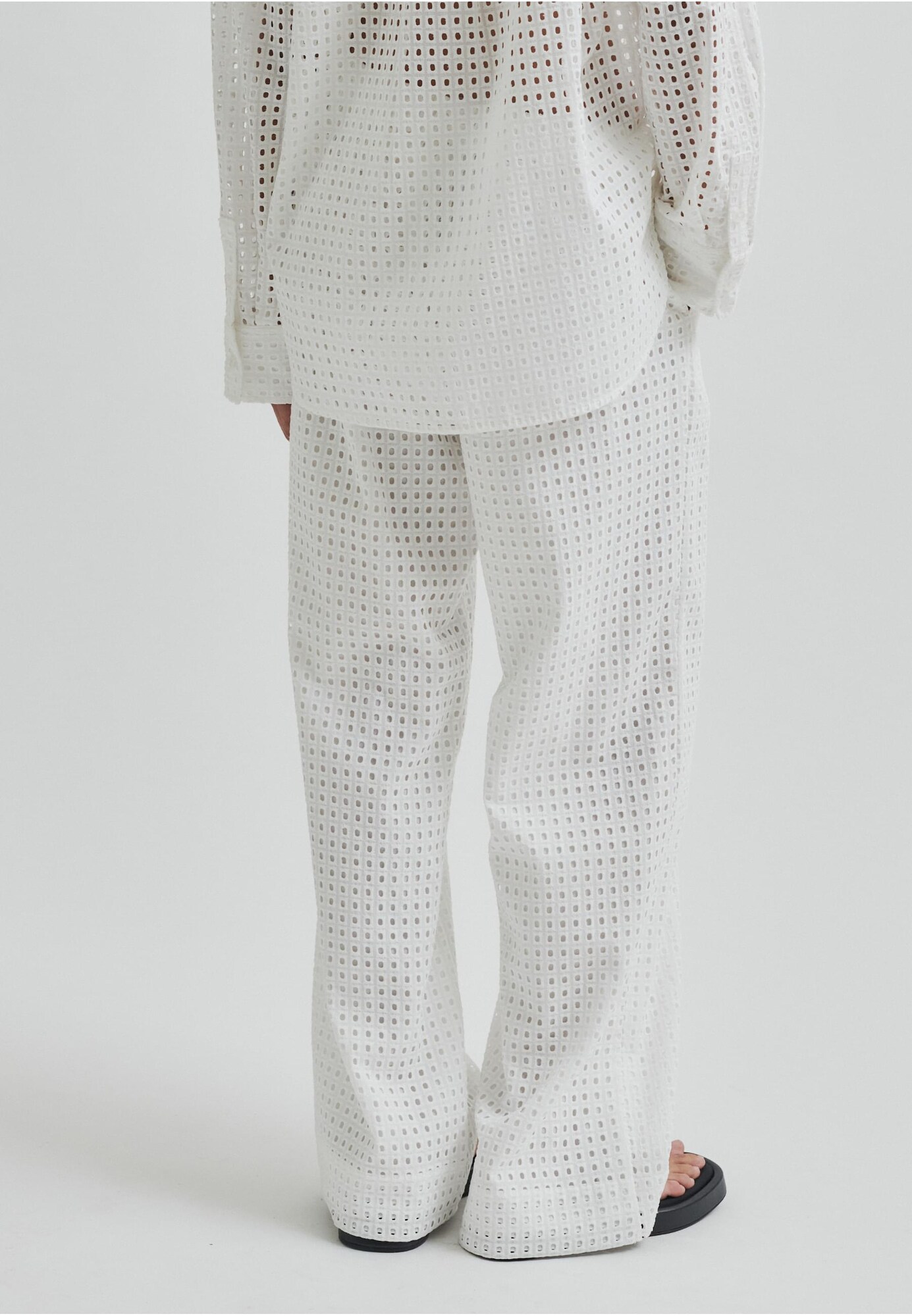 Thumbnail - SECOND FEMALE Hose Villa