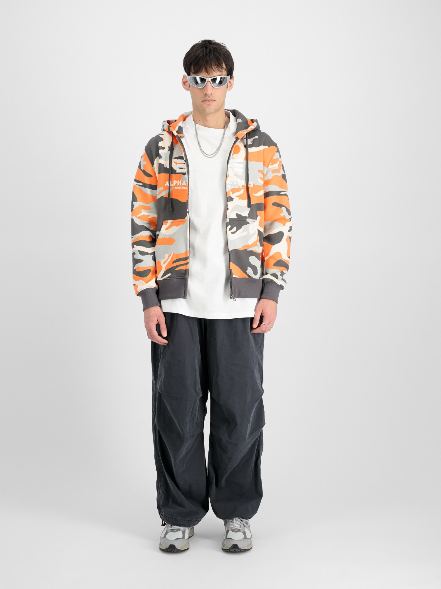 ALPHA INDUSTRIES Tréning póló  antracit / világosszürke / mandarin / fehér termék 2. képe