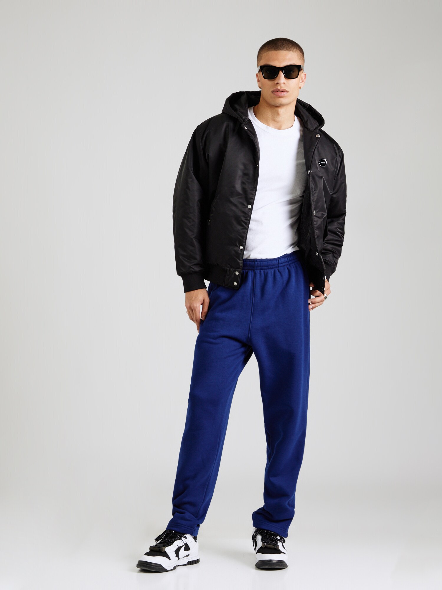 Nike Sportswear Nohavice 'CLASSICS' námornícka modrá (obrázok 4)