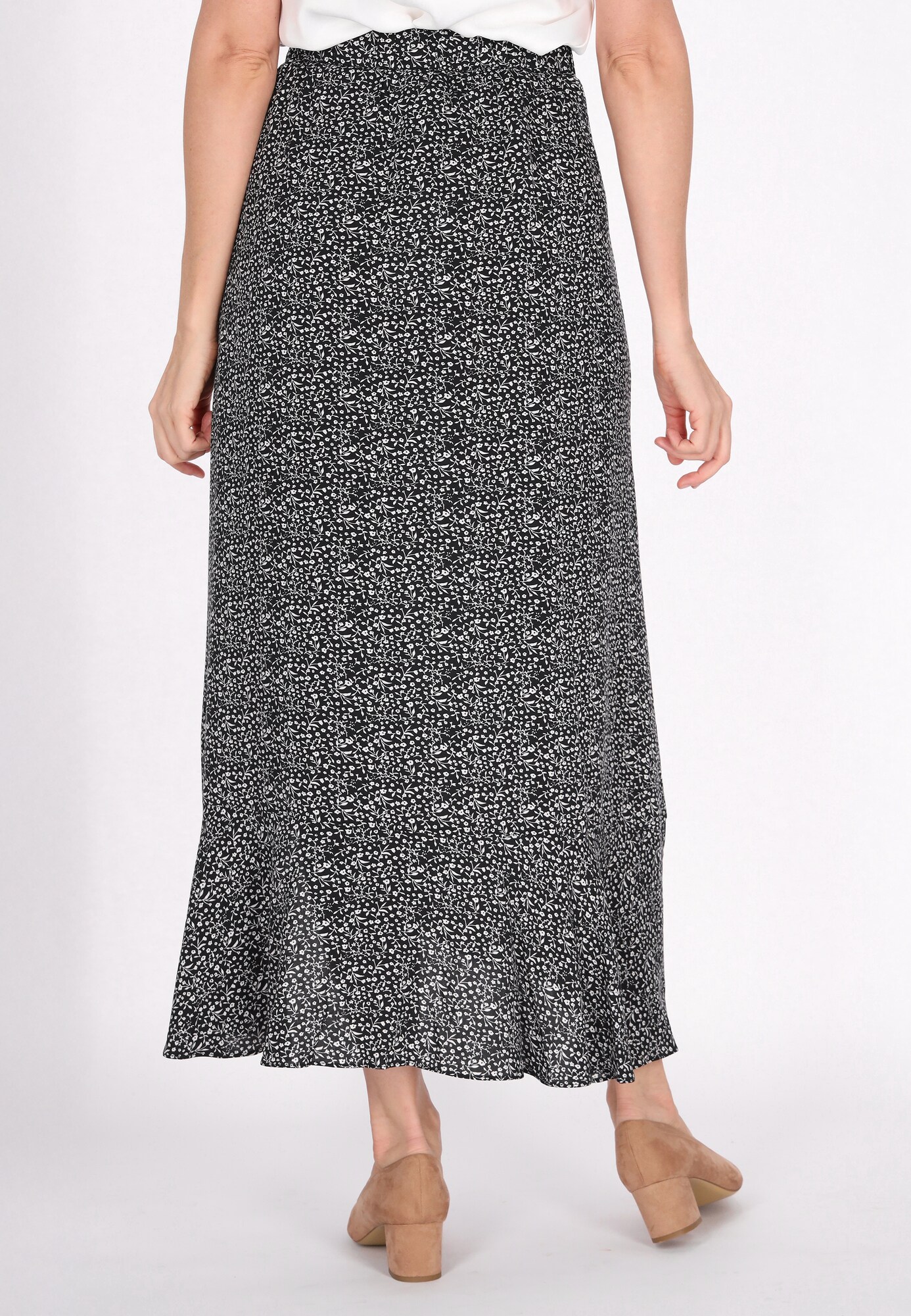 Thumbnail - Usha Rock Fashion Look