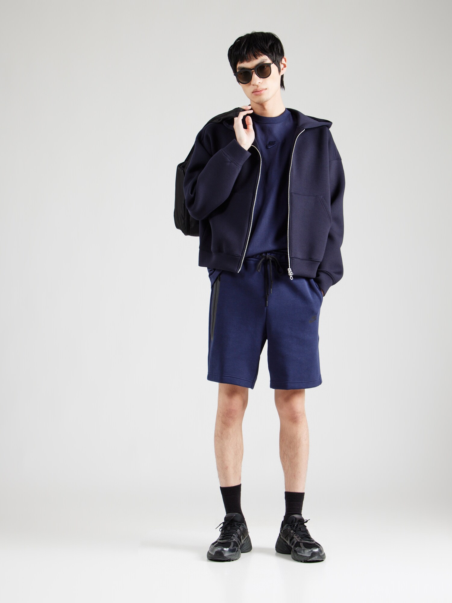 Nike Sportswear Tričko 'Premium Essentials' námornícka modrá (obrázok 4)