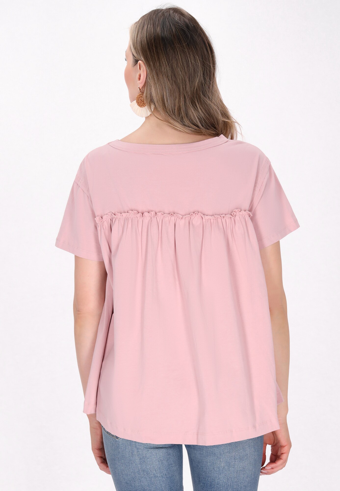 Thumbnail - usha FESTIVAL T-Shirt Fashion Look