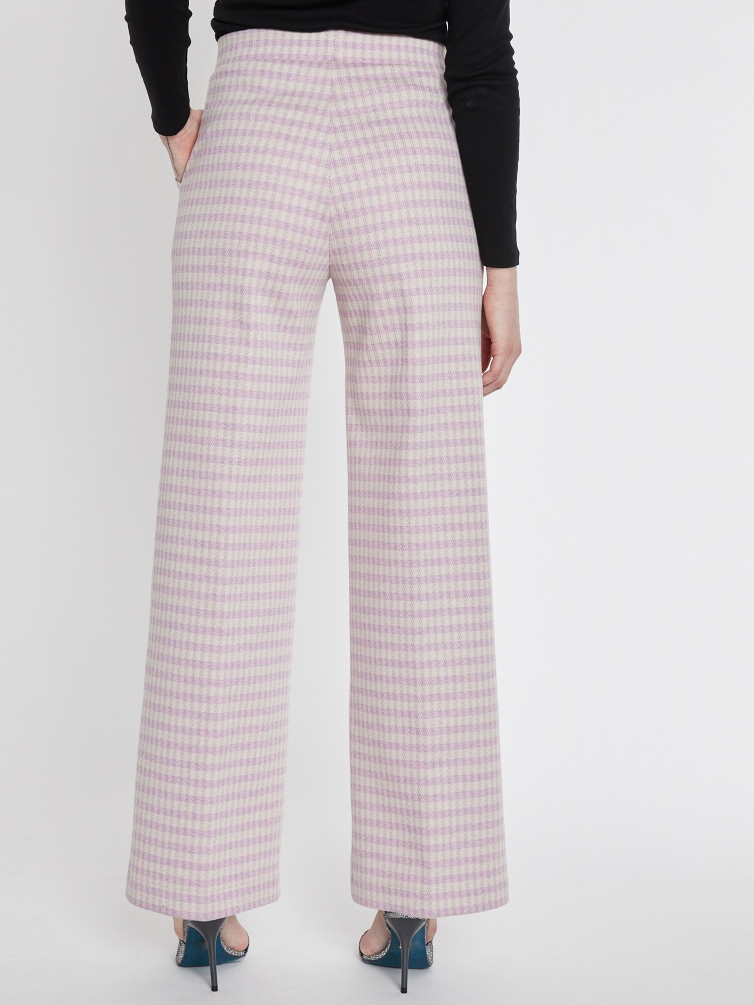 Thumbnail - Ana Alcazar Hose Sobera