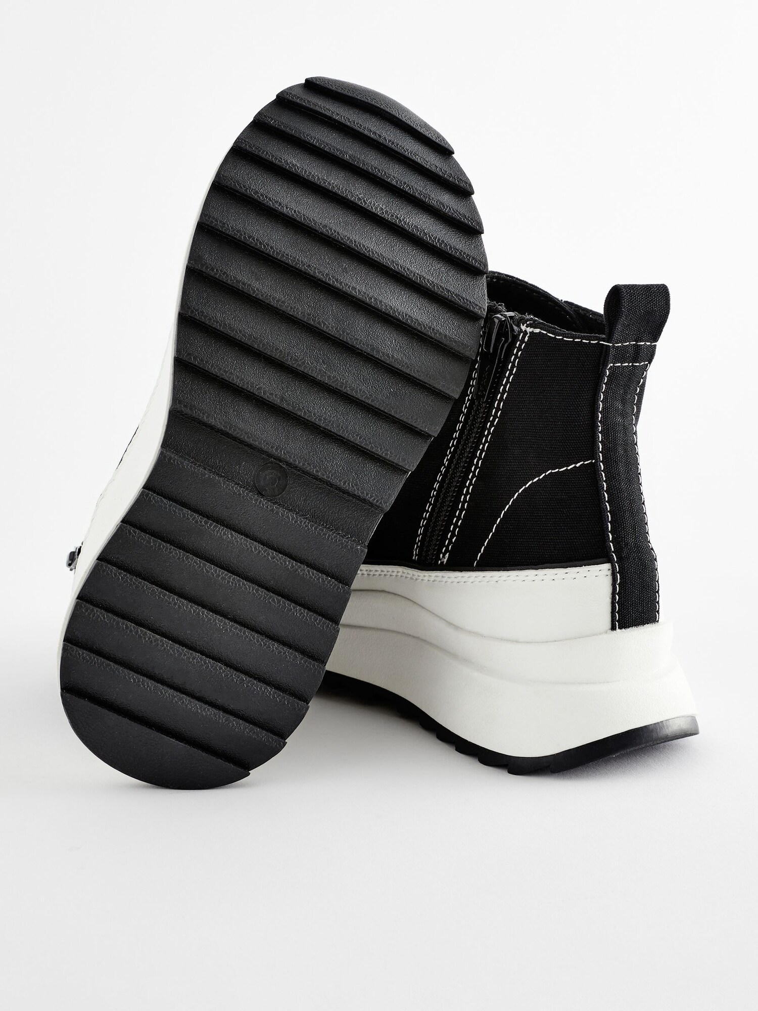 Thumbnail - Next Sneaker