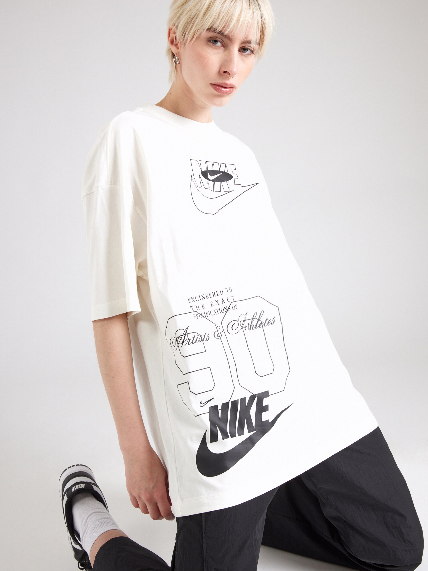 Nike Sportswear Póló 'DANCE'  világos bézs / fekete termék 2. képe