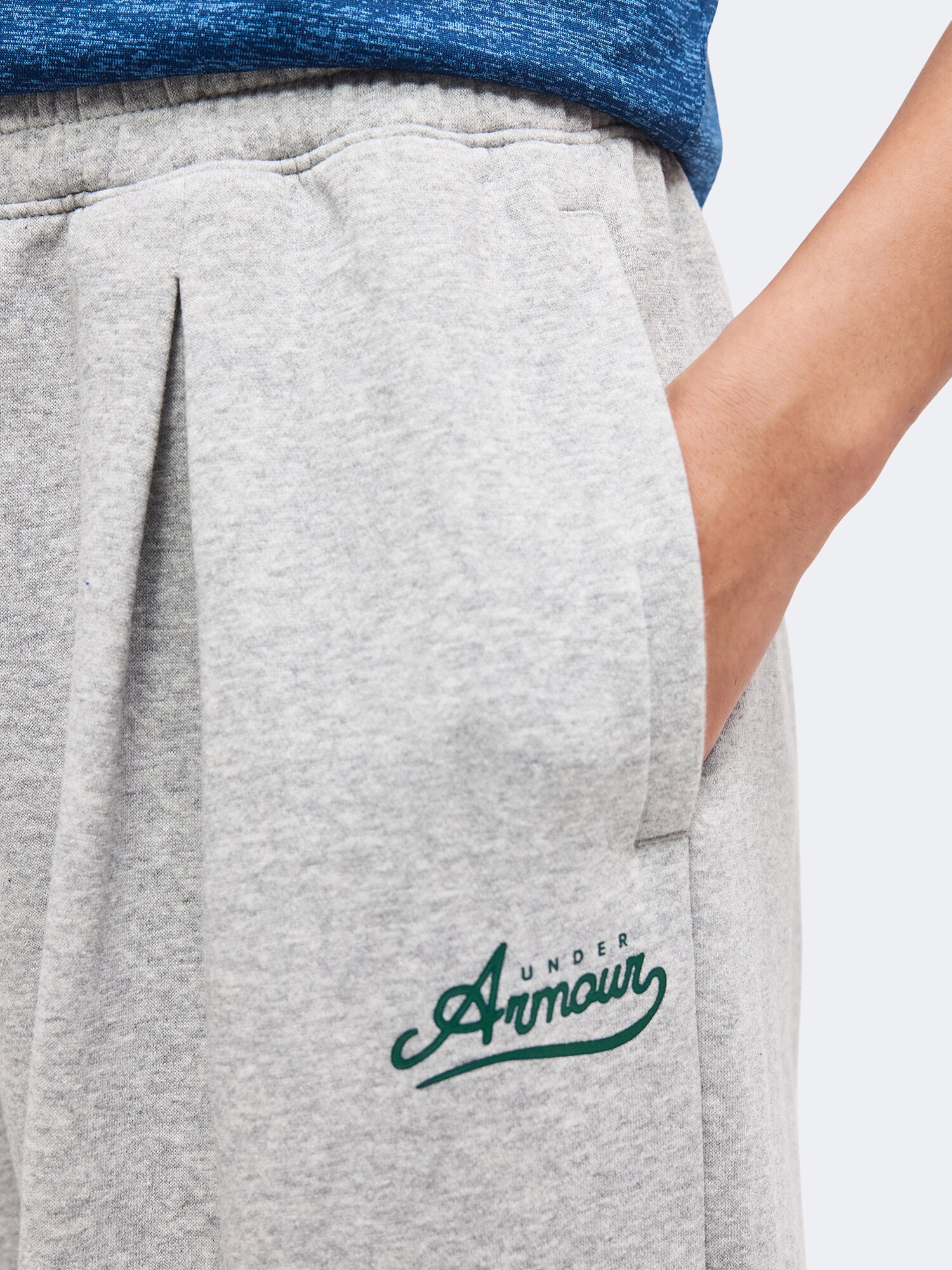 UNDER ARMOUR Pantalón deportivo 'RIVAL VARSITY' gris claro / verde oscuro – imagen 3