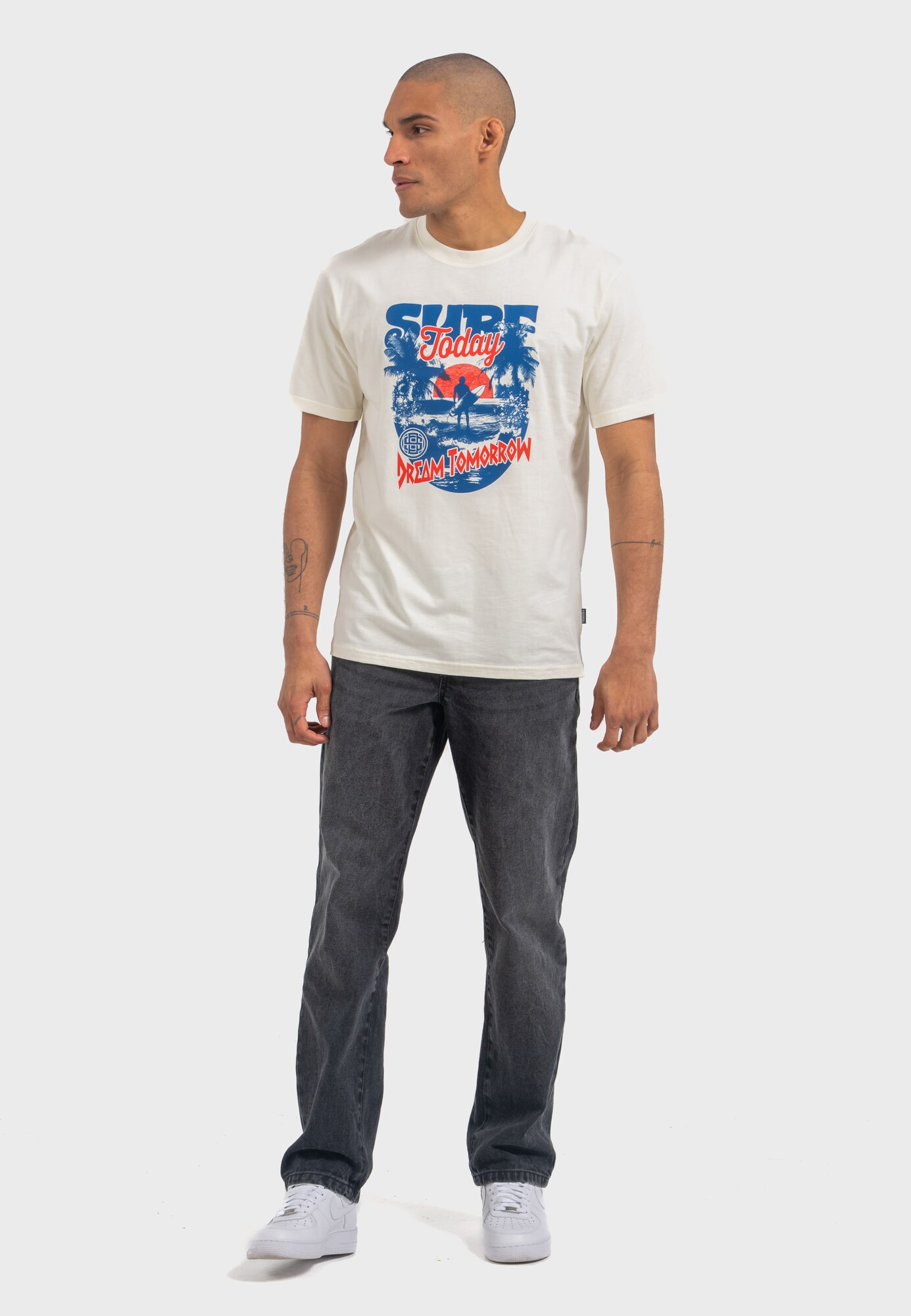Thumbnail - T-Shirt 'Wrldvibe Surf Dreams Graphic'