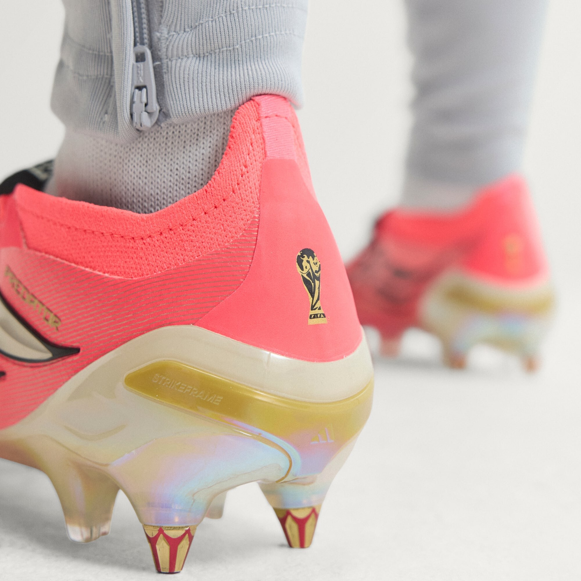 ADIDAS PERFORMANCE Zapatillas de fútbol 'Predator Elite' oro / pitaya / negro / plata – imagen 2
