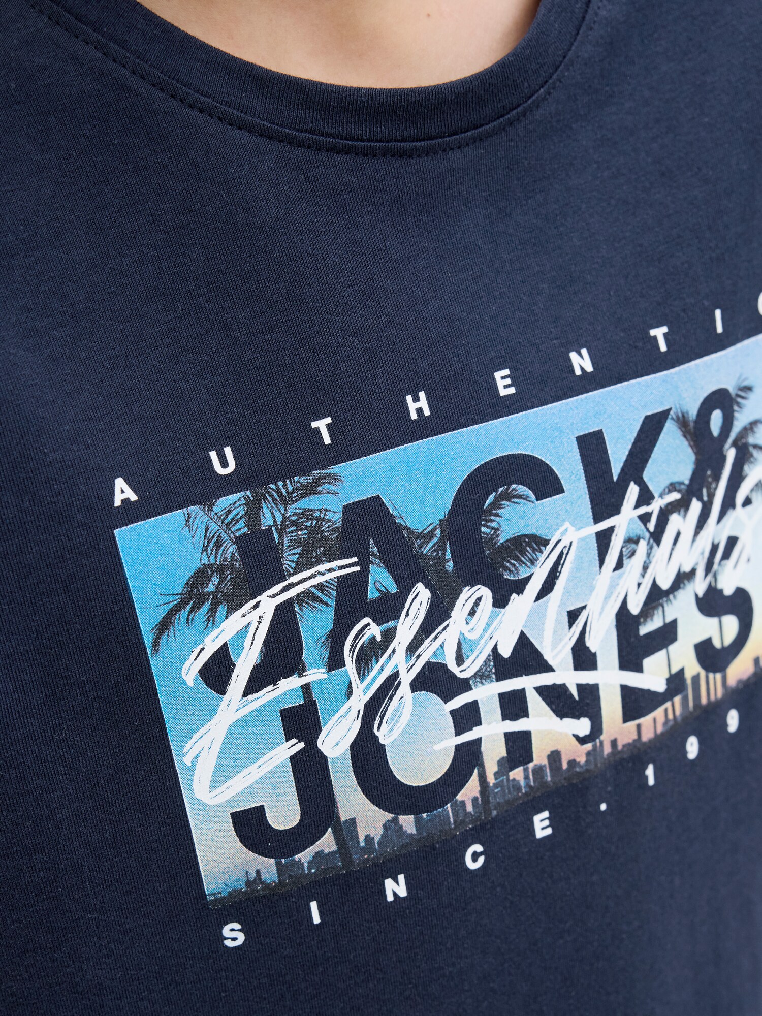Thumbnail - T-Shirt