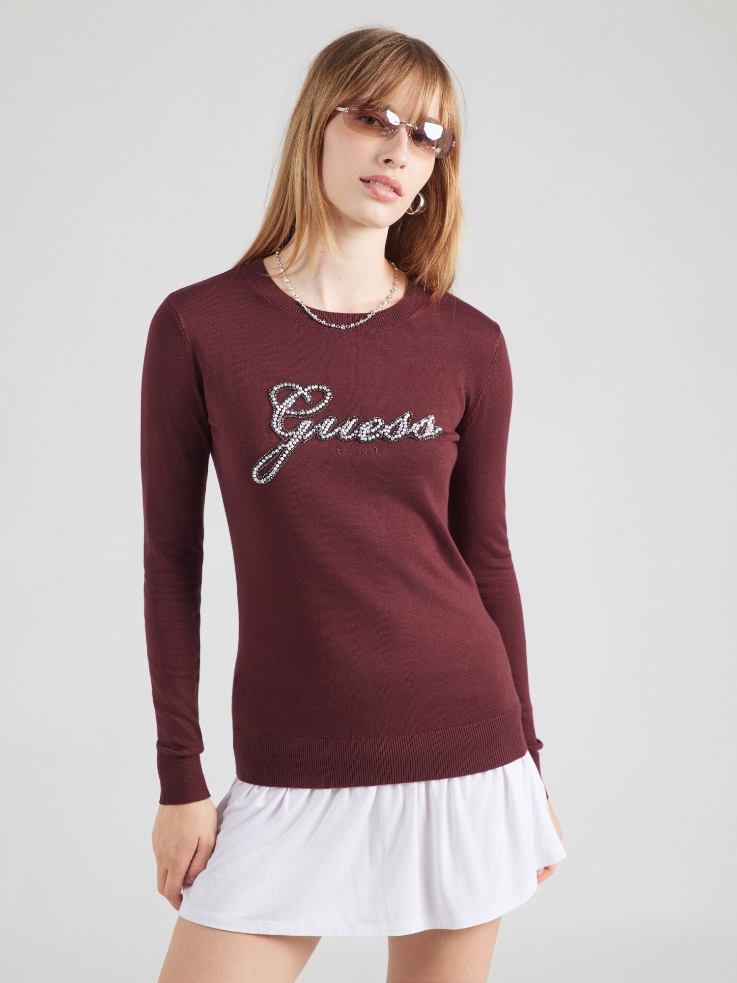 GUESS Jersey 'GEORGIA' rojo oscuro / plata / blanco perla – imagen 3