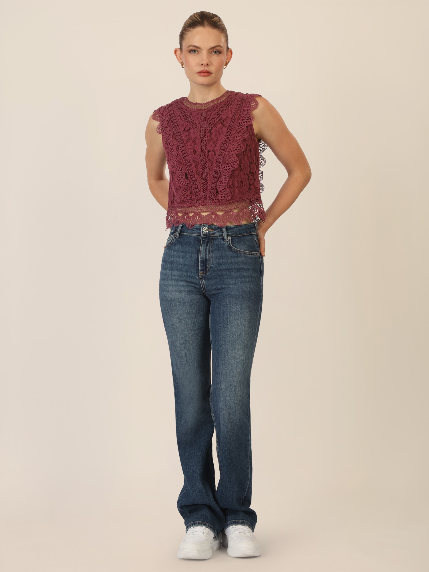 Thumbnail - APART Top