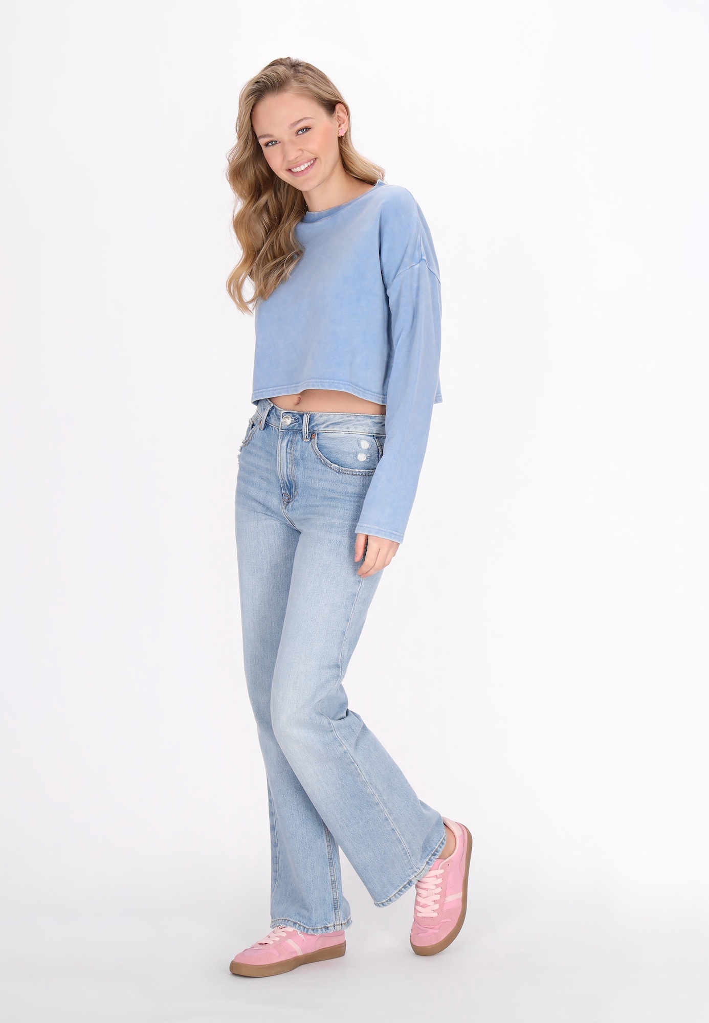 Thumbnail - MYMO Sweatshirt