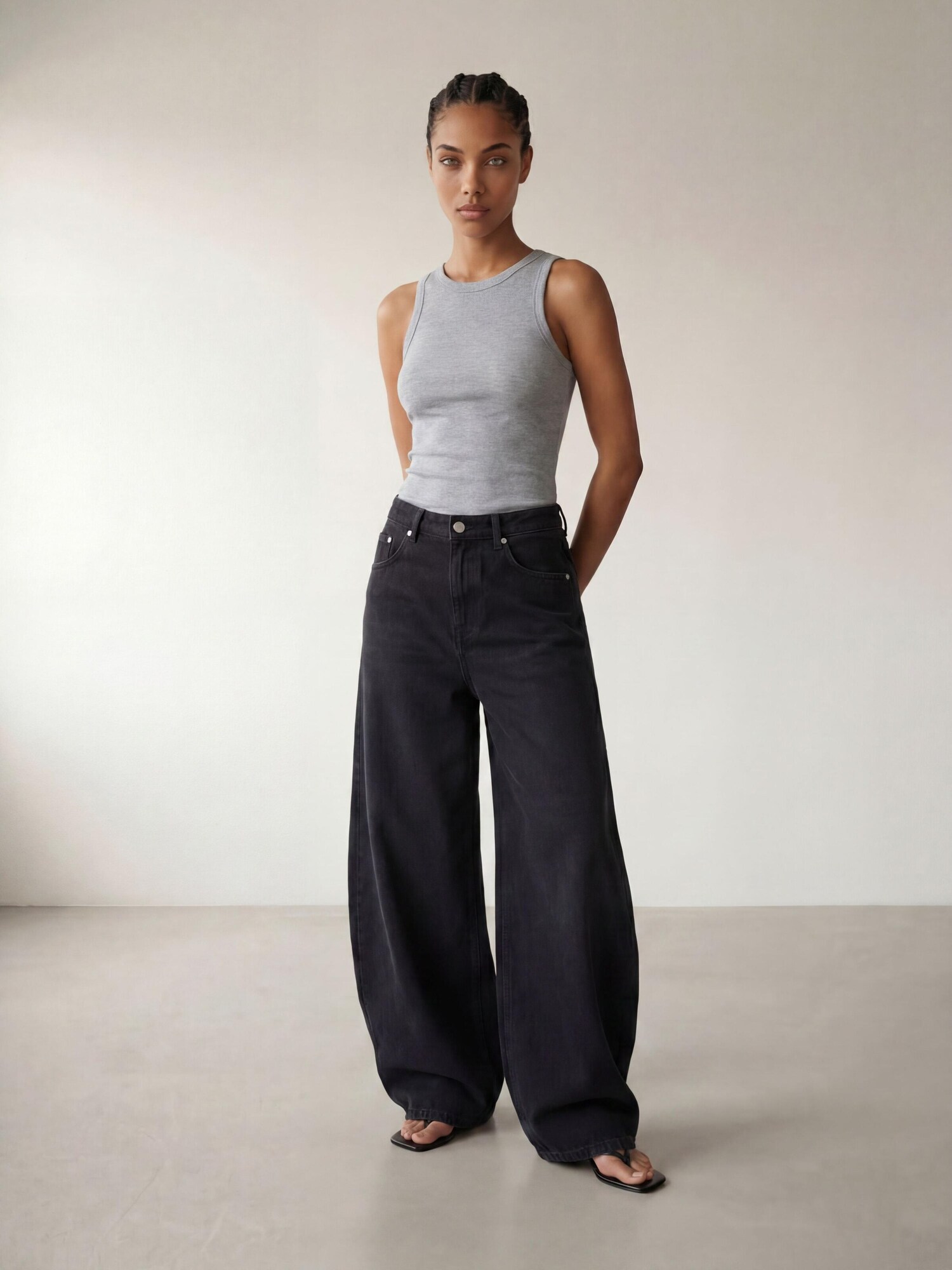 ARMIE Traperice 'The Victoria Wide Leg Jeans' crna