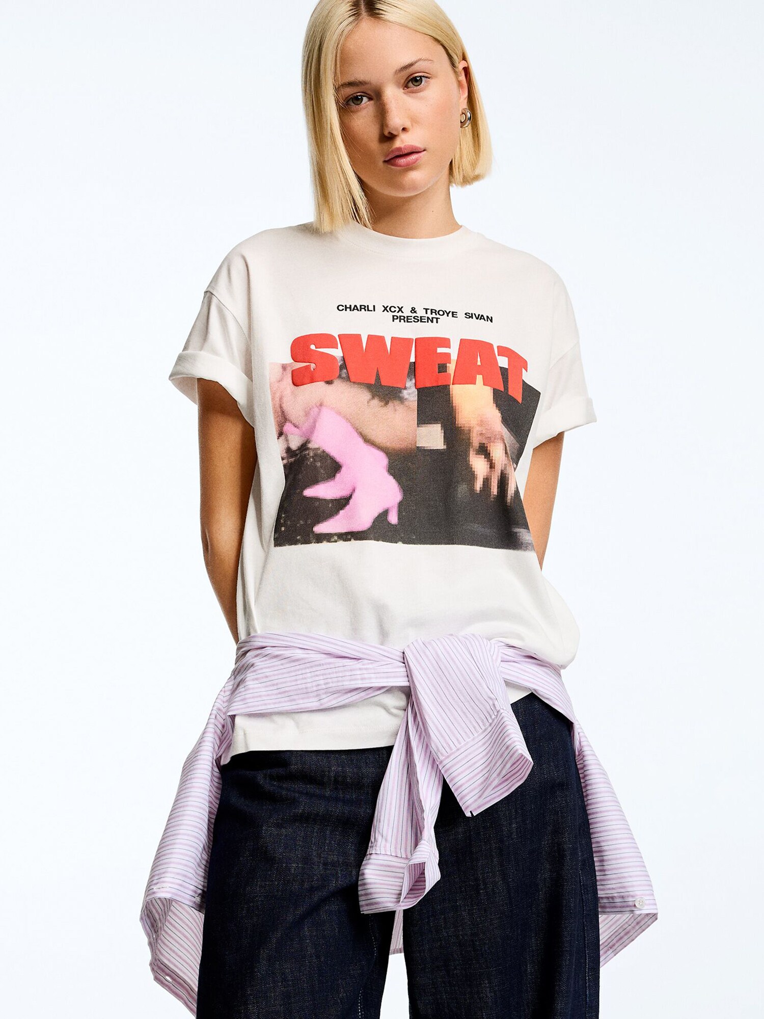 Bershka Póló  rózsaszín / piros / fekete / fehér termék 2. képe