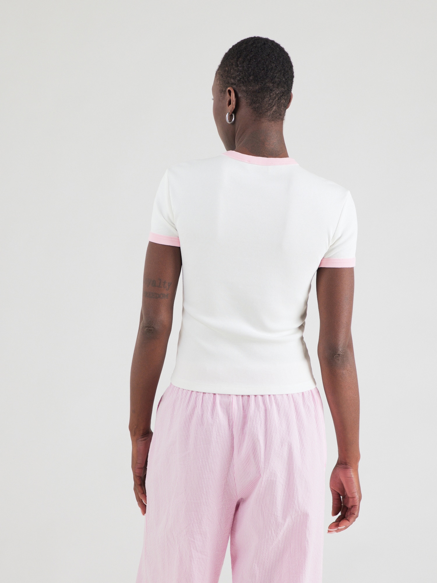 Thumbnail - OH APRIL T-Shirt Cherish