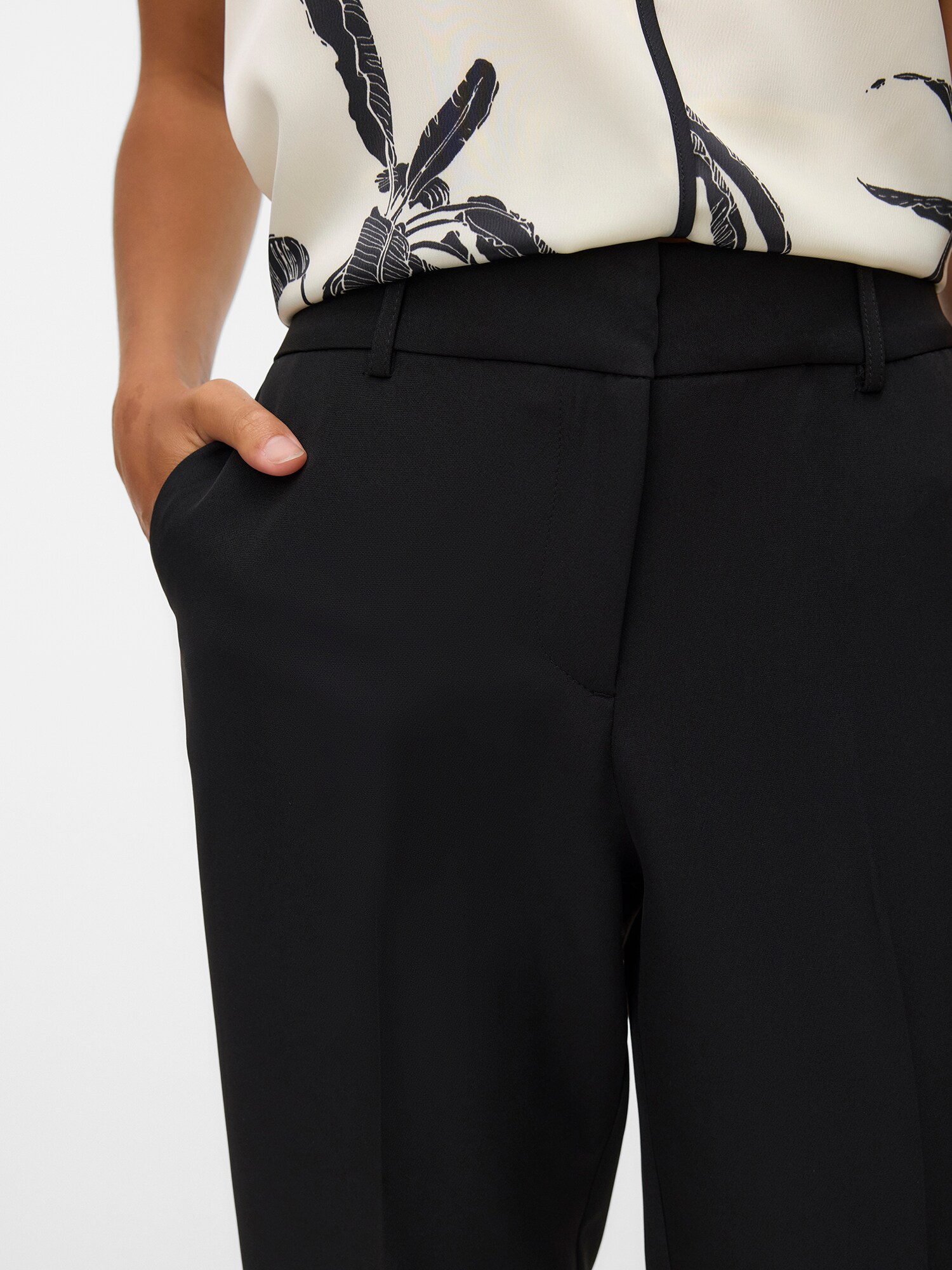 VERO MODA Nohavice s pukmi 'VMGLORIA' čierna (obrázok 5)