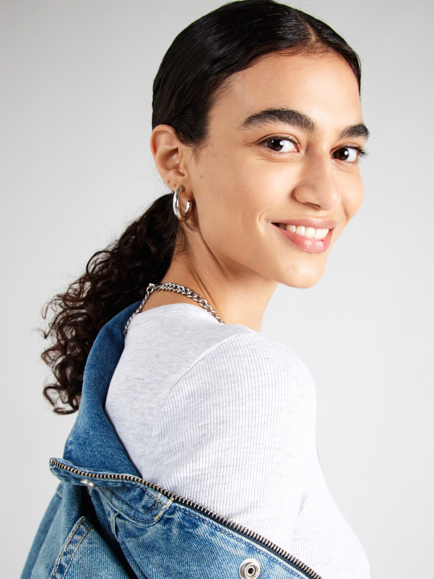 VERO MODA Šaty 'VMCHLOE' svetlosivá (obrázok 5)