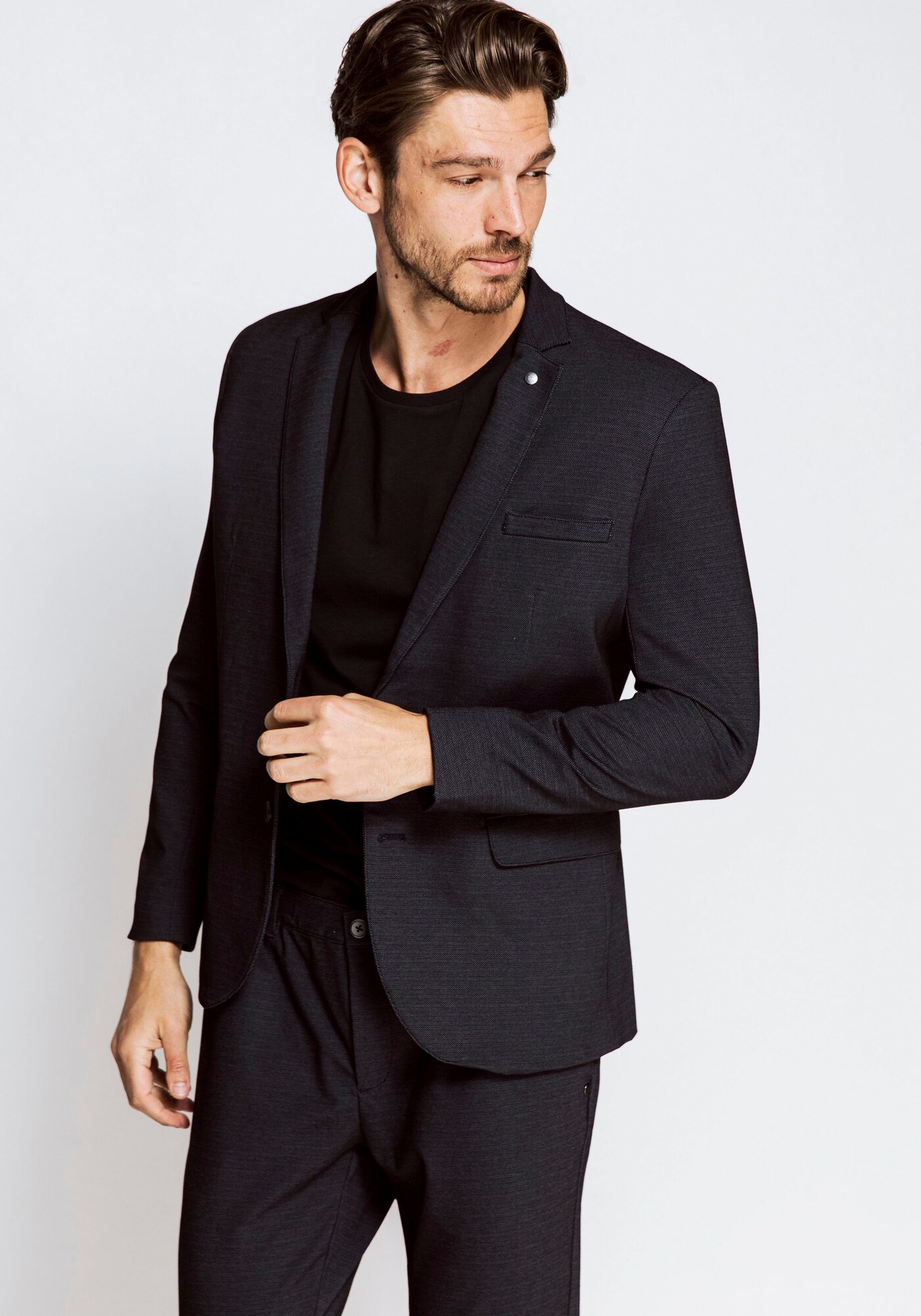 Thumbnail - Zhrill Sakko