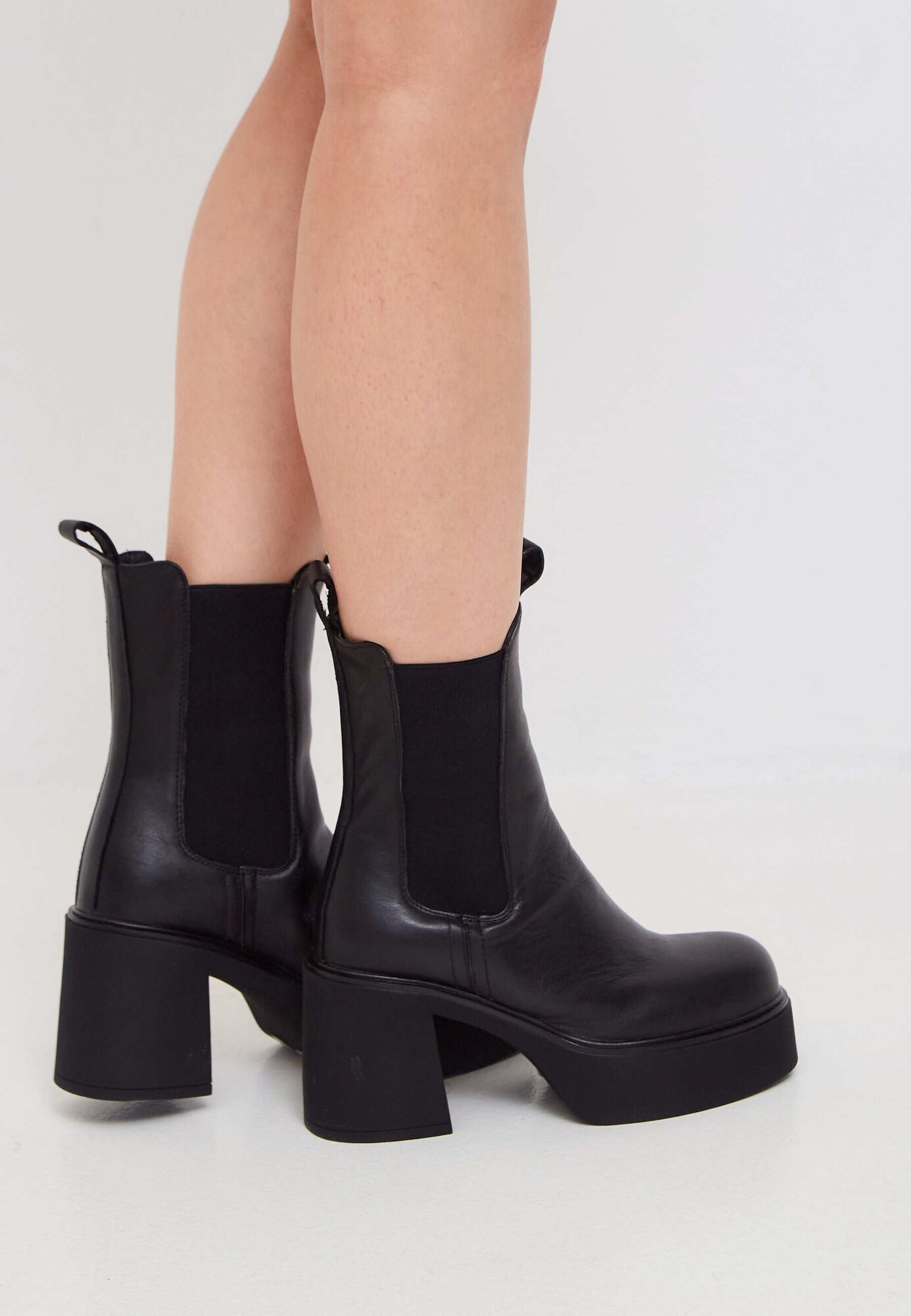 CESARE GASPARI Chelsea Boots 'Leather platform ankle boots'  noir