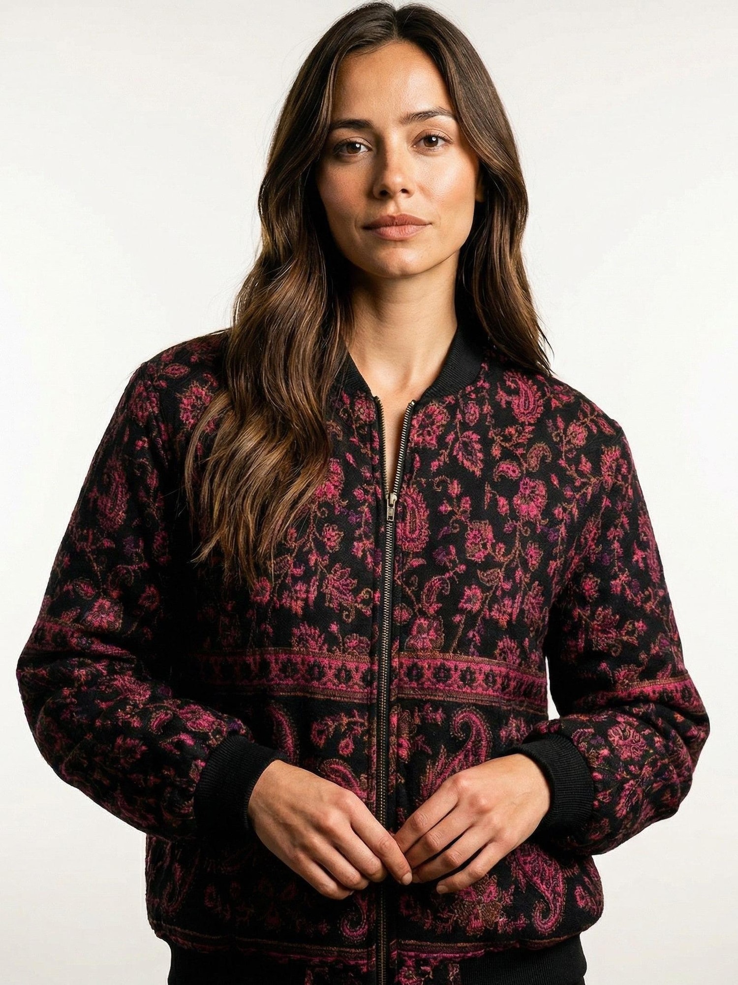 Shop Karey Chaqueta de invierno 'KAMAL'  rojo vivo
