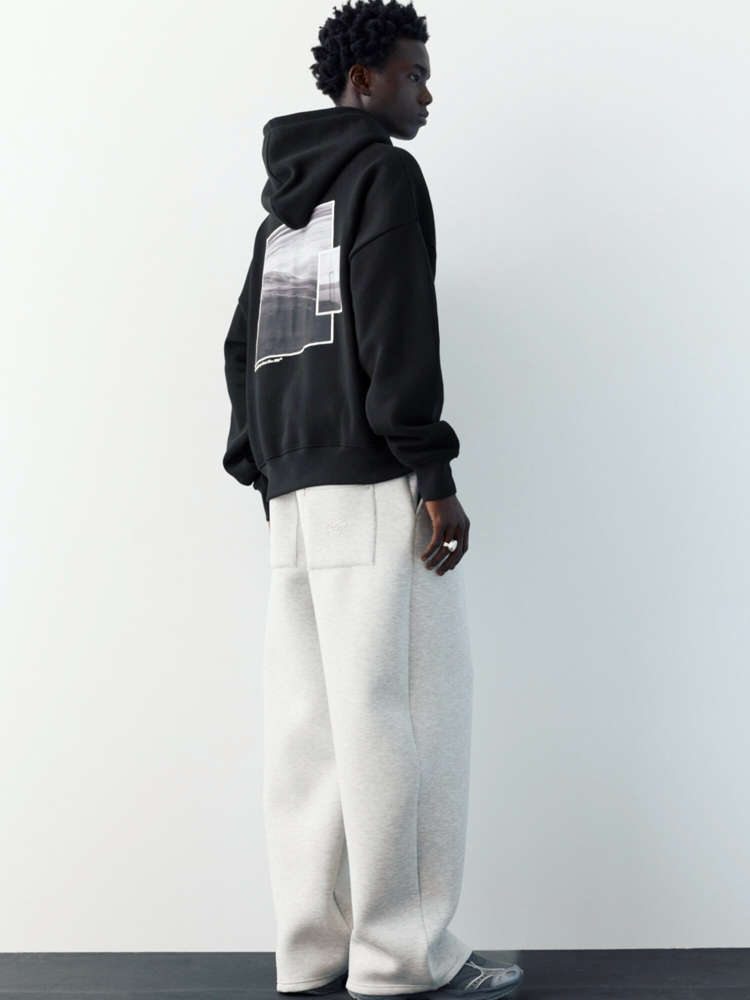 Pull&Bear Mikina  svetlosivá / tmavosivá / čierna (obrázok 4)