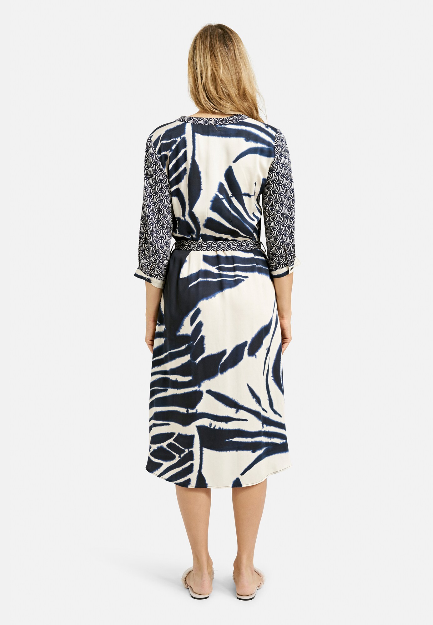 Thumbnail - Milano Italy Midikleid im Mustermix mit Bindegürtel